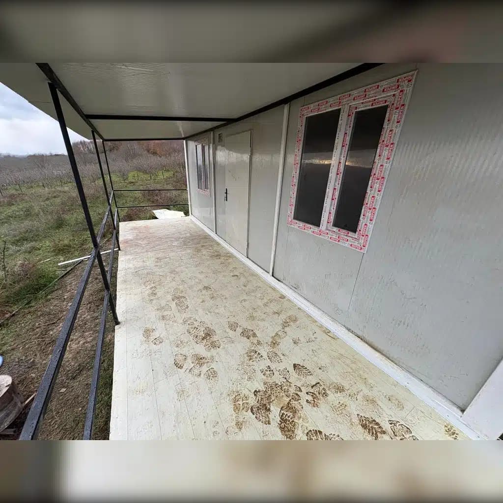 Çatılı ve Verandalı Konteyner Villa