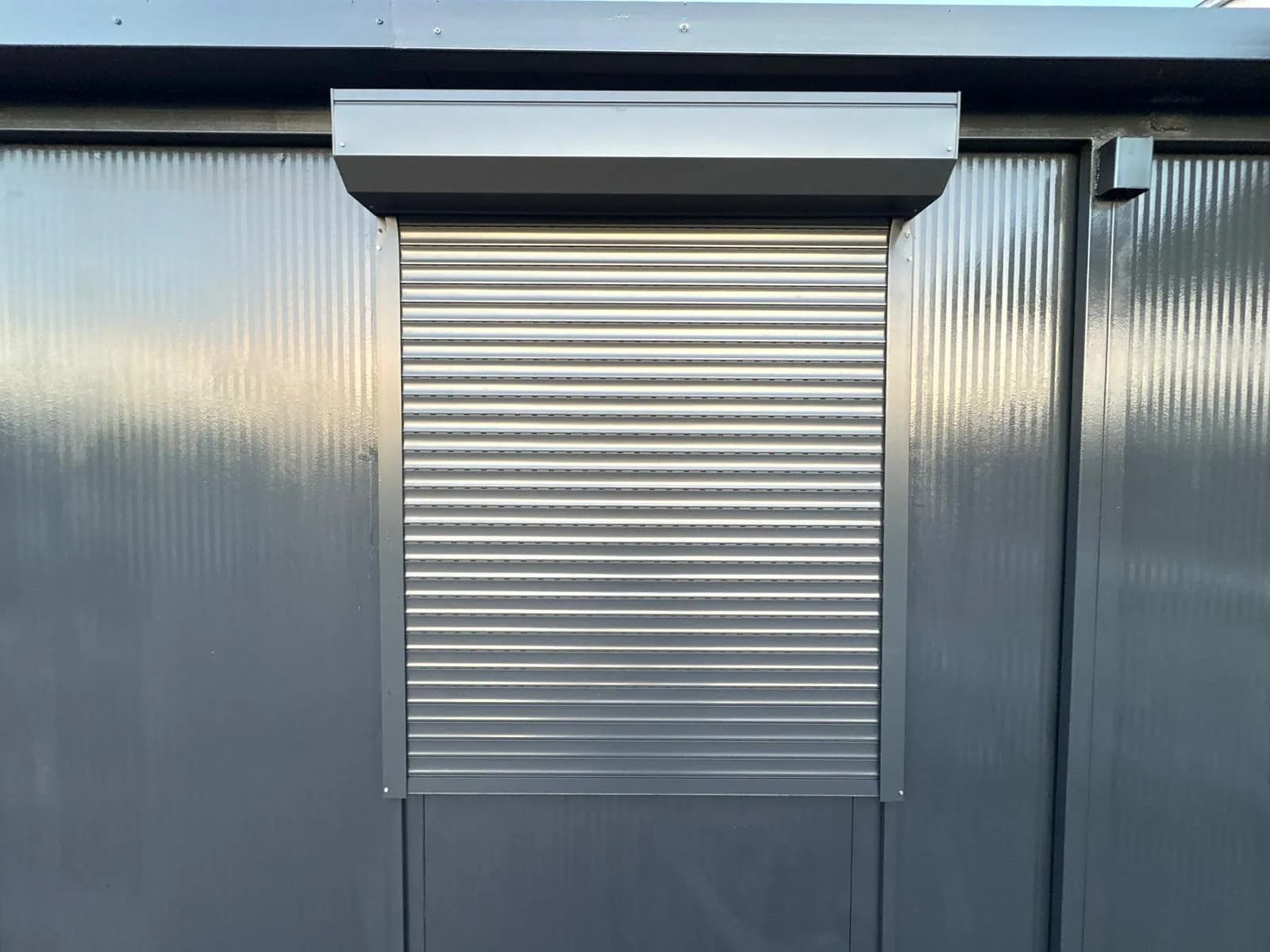 10x3m 30m² Tek Eğim Çatılı Premium Konteyner Ofis Projesi thumbnail 17