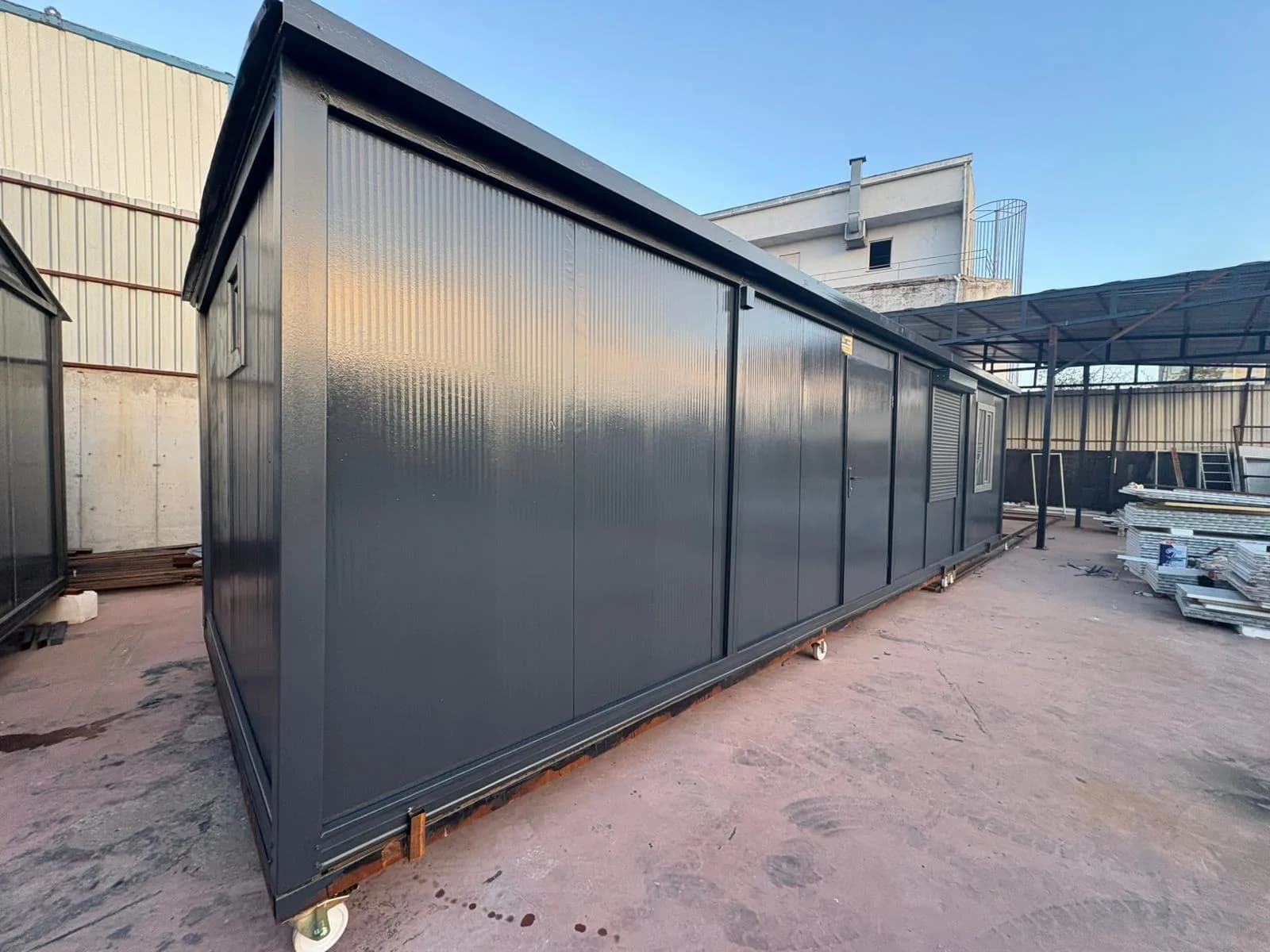 10x3m 30m² Tek Eğim Çatılı Premium Konteyner Ofis Projesi görsel 2