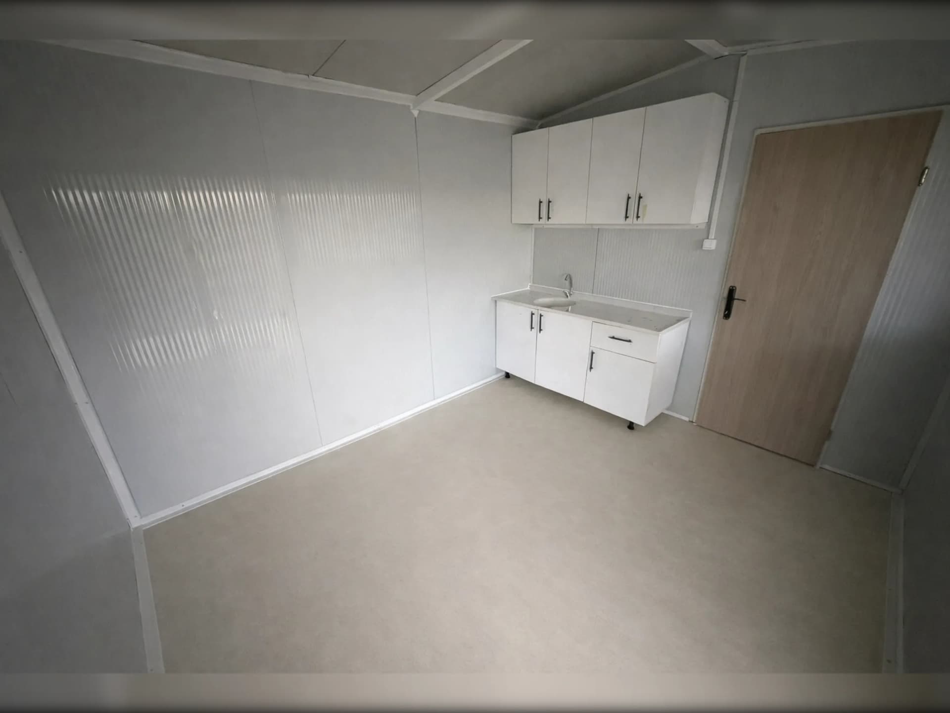 prefabrik ev iç mekan görünümü – 21 m2 beyaz modern iç tasarım