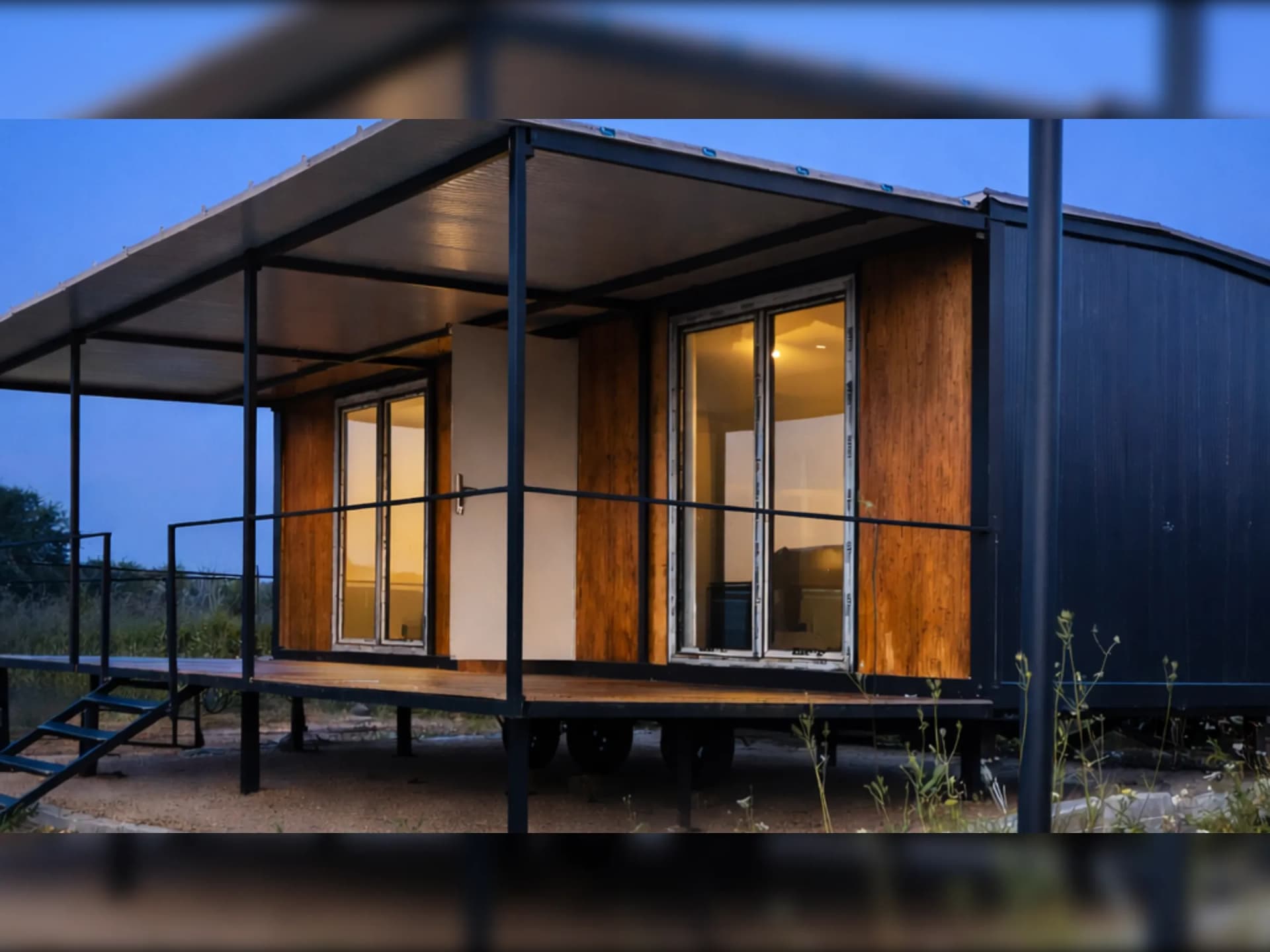 21 m2 konteyner ev – 18 m2 verandalı açık ahşap antrasit modern tasarım