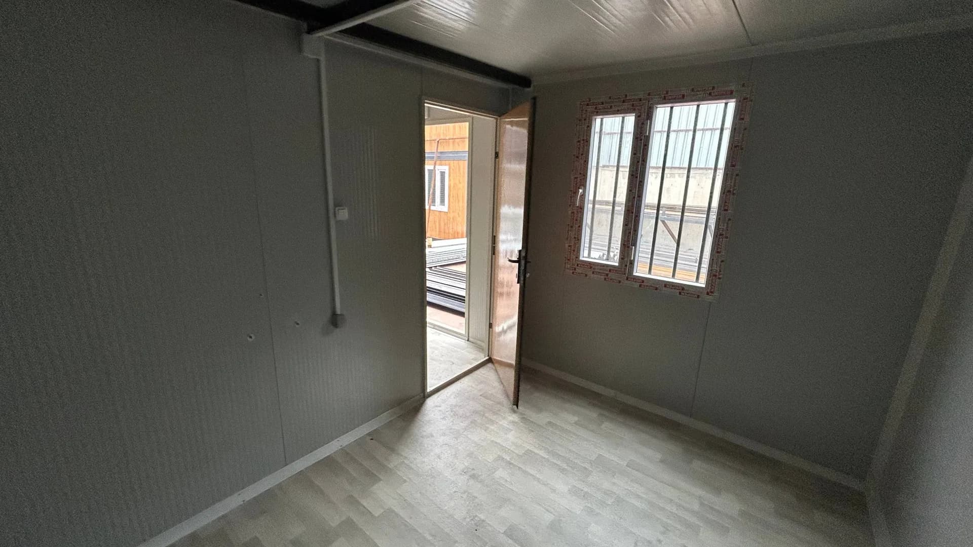 3.5x8m 28m² Tek Eğim Çatılı Antrasit Gri 1+1 Konteyner Ev · Beykoz thumbnail 11