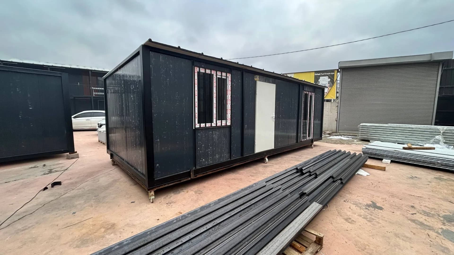 3.5x8m 28m² Tek Eğim Çatılı Antrasit Gri 1+1 Konteyner Ev · Beykoz thumbnail 4