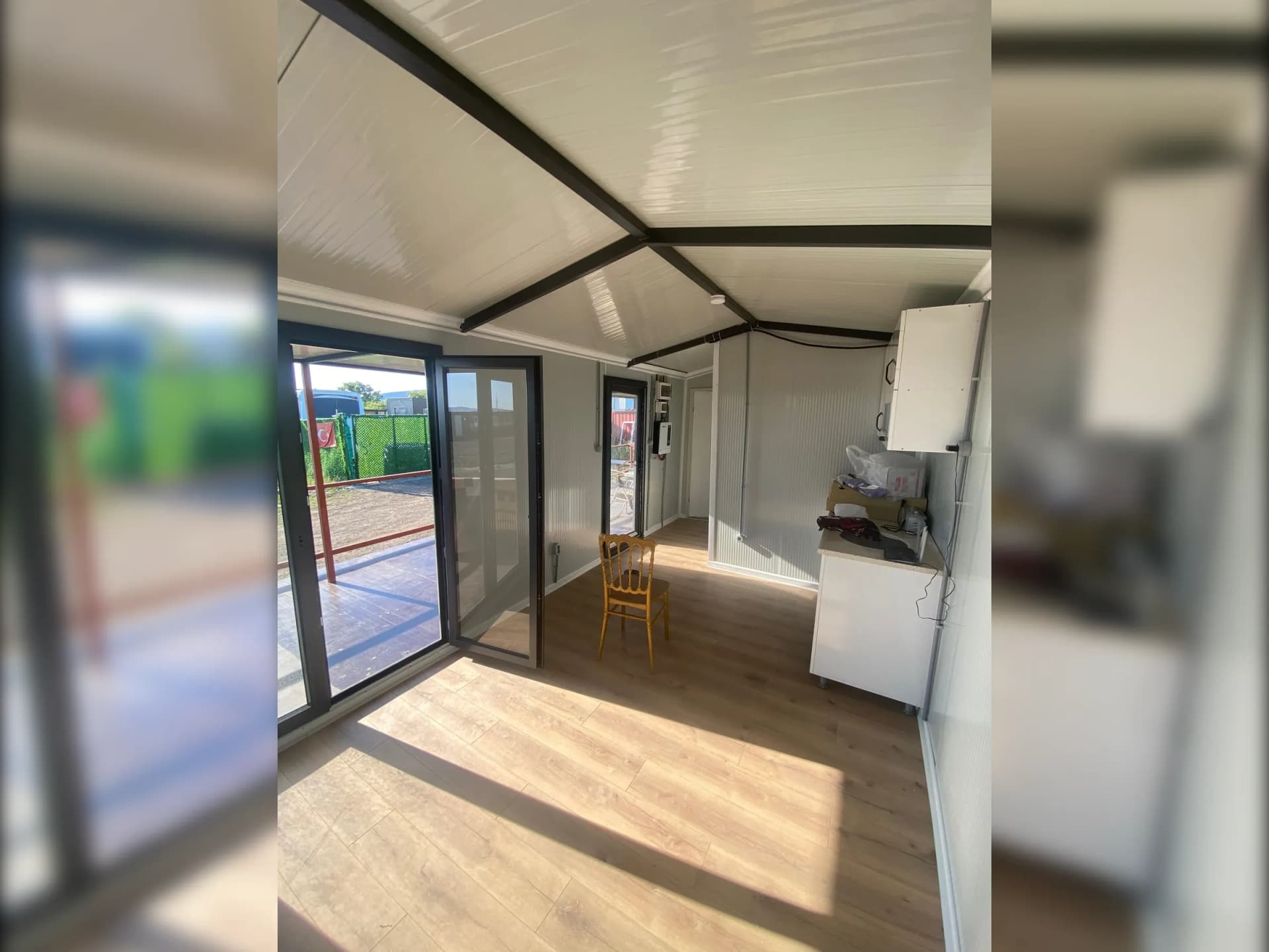 30m2 konteyner ev iç mekan 25m2 verandalı açık ahşap teraslı modern konteyner ev