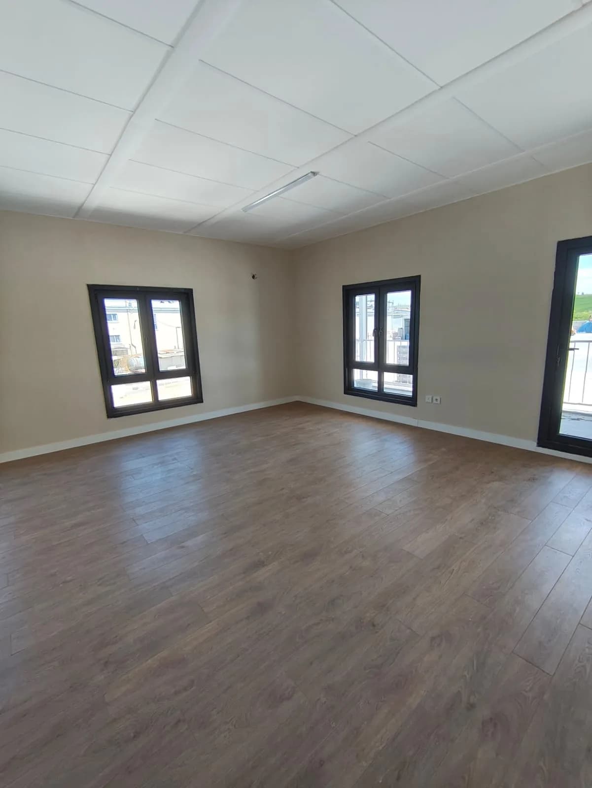 316m² Yön Yapı Silivri Çift Balkonlu Prefabrik Ofis Projesi thumbnail 13