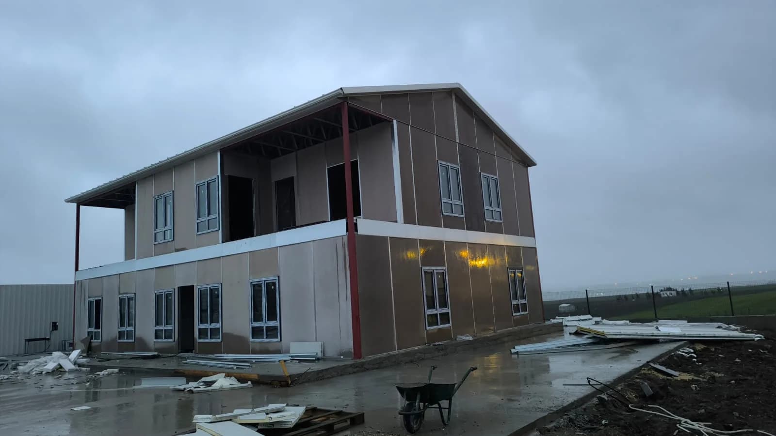 316m² Yön Yapı Silivri Çift Balkonlu Prefabrik Ofis Projesi thumbnail 3