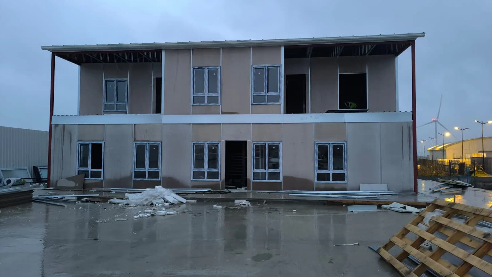 316m² Yön Yapı Silivri Çift Balkonlu Prefabrik Ofis Projesi thumbnail 4