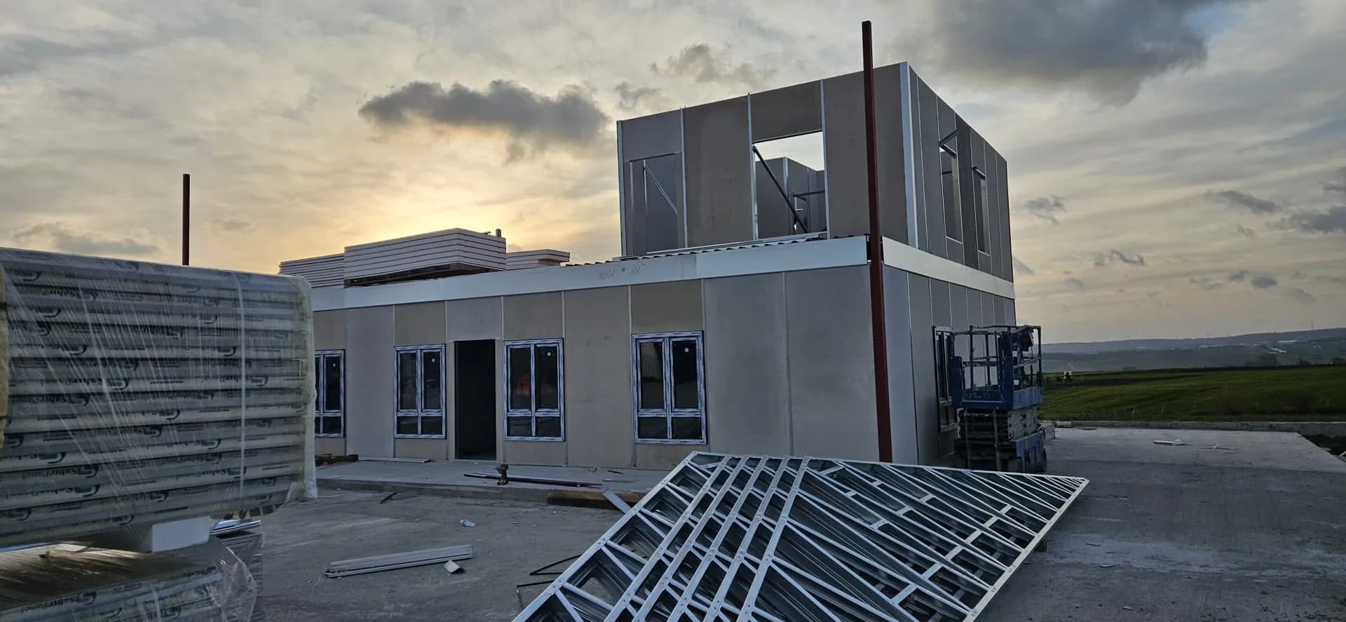 316m² Yön Yapı Silivri Çift Balkonlu Prefabrik Ofis Projesi thumbnail 6