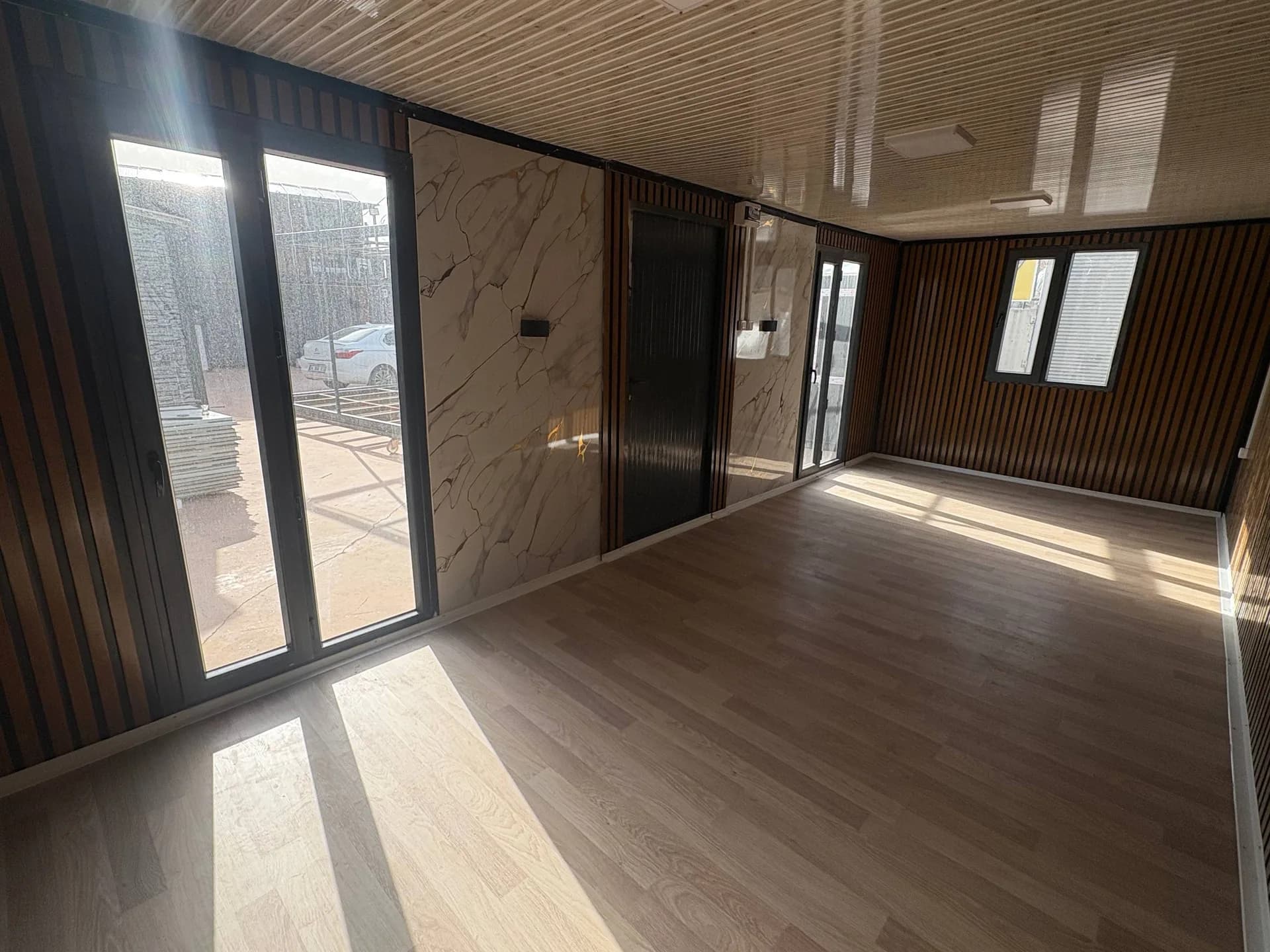 3x7m 21m² Dekoratif Ahşap Kaplamalı Konteyner Ofis · Ferhatpaşa thumbnail 5