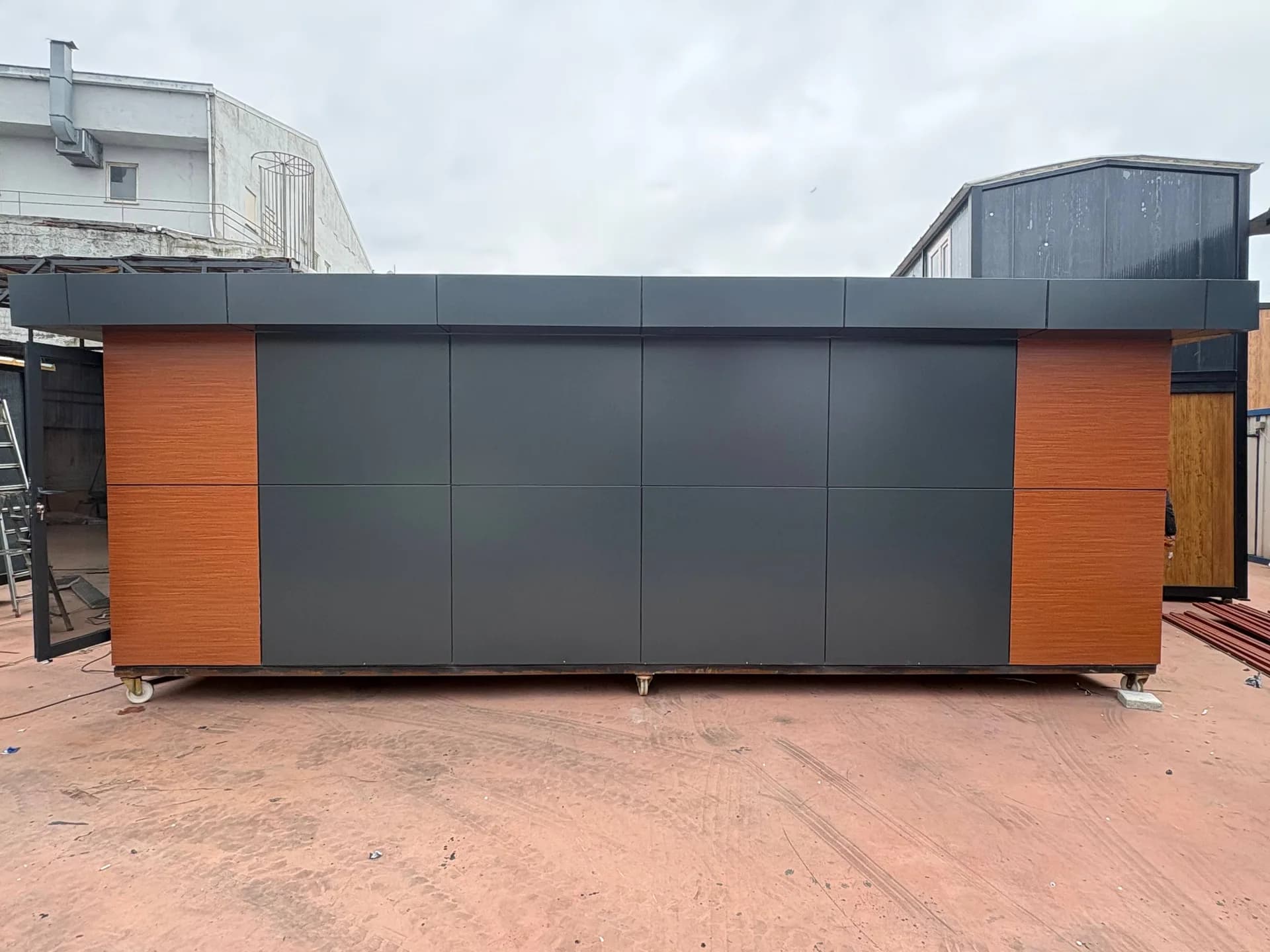 3x7m 21m² Ön Cephe Full Kompozit Harpuşta Detaylı Konteyner Ofis · Büyükçekmece