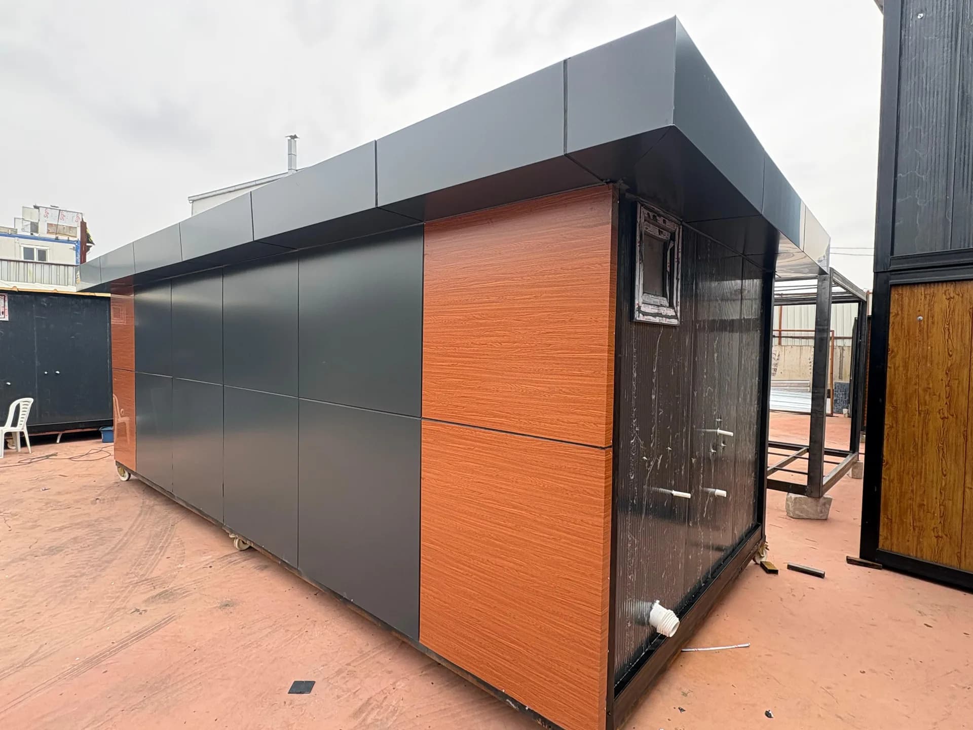 3x7m 21m² Ön Cephe Full Kompozit Harpuşta Detaylı Konteyner Ofis · Büyükçekmece görsel 2