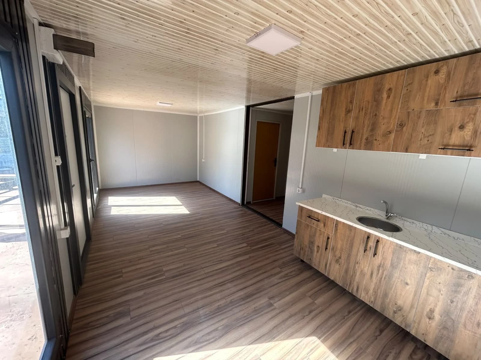42m² 2+1 Dekoratif Kaplama Birleşim Modeli Konteyner Ev - İç Mekan ve Donanım Detayı 4