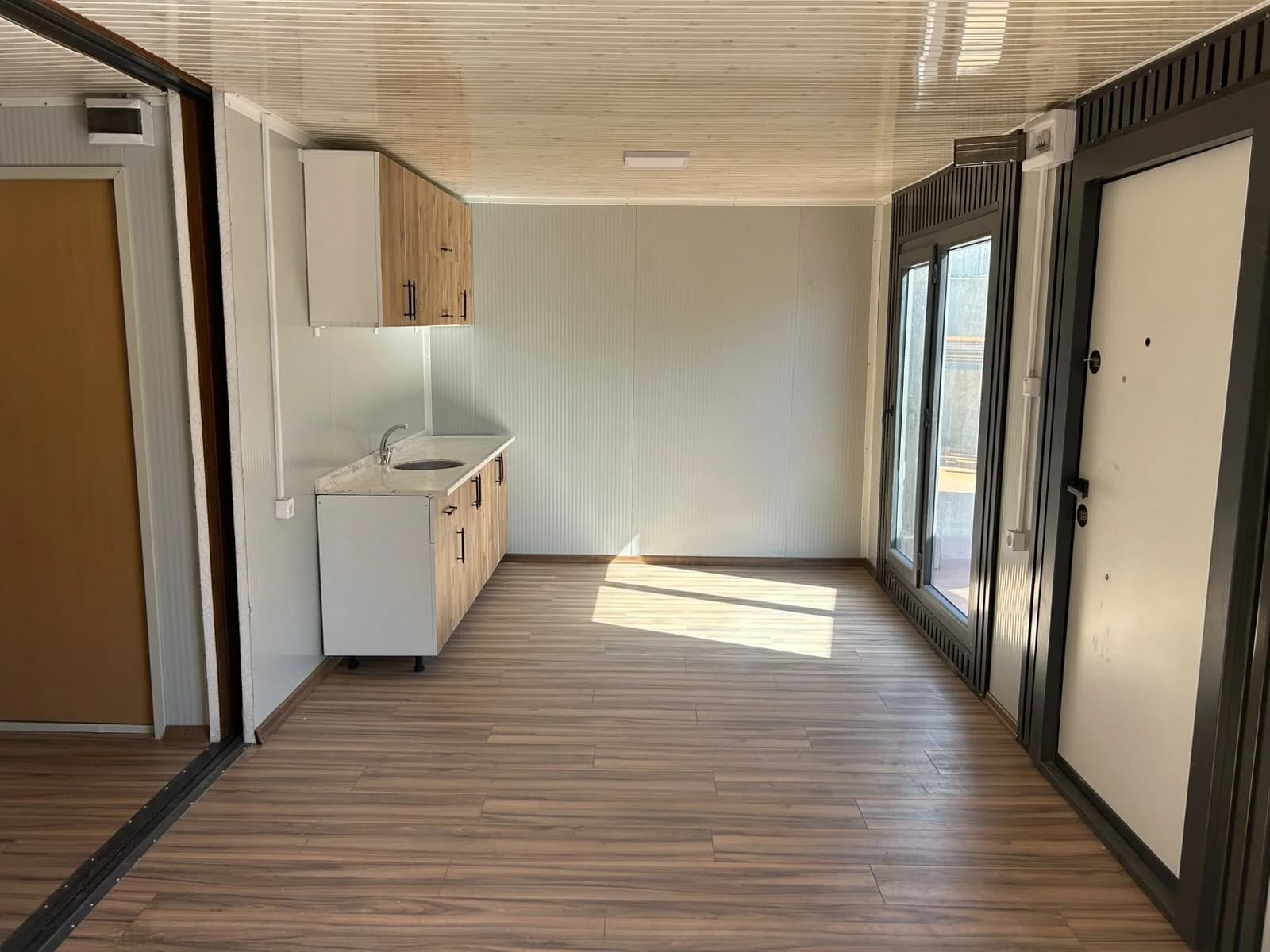 42m² 2+1 Dekoratif Kaplama Birleşim Modeli Konteyner Ev - İç Mekan ve Donanım Detayı 6