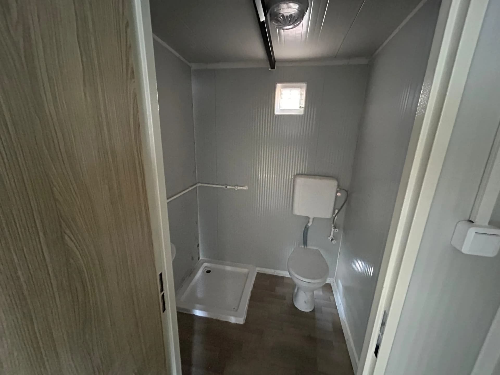 konteyner ev banyo duş alanı modern tasarım