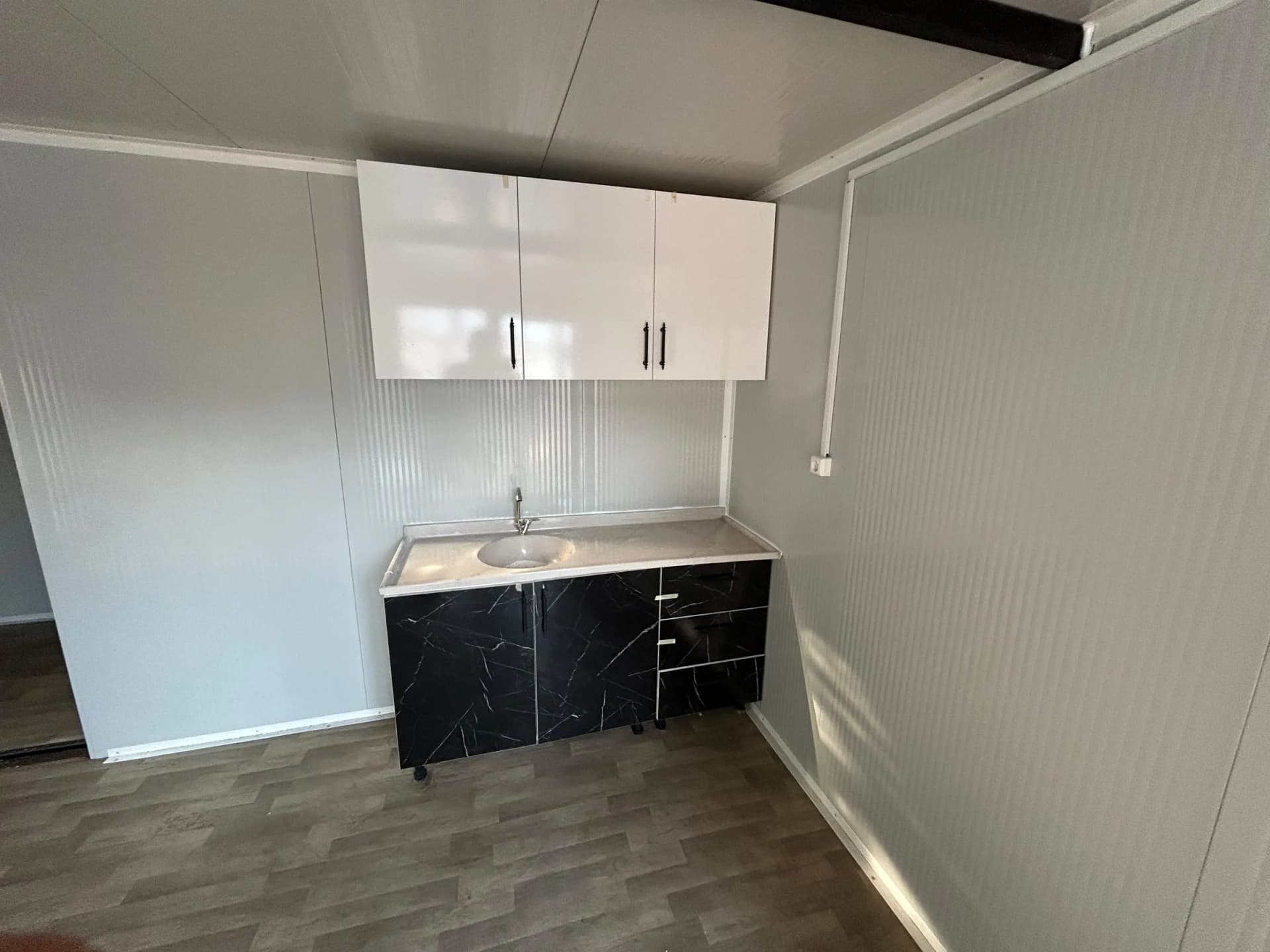 konteyner ev mutfak dolapları modern iç tasarım