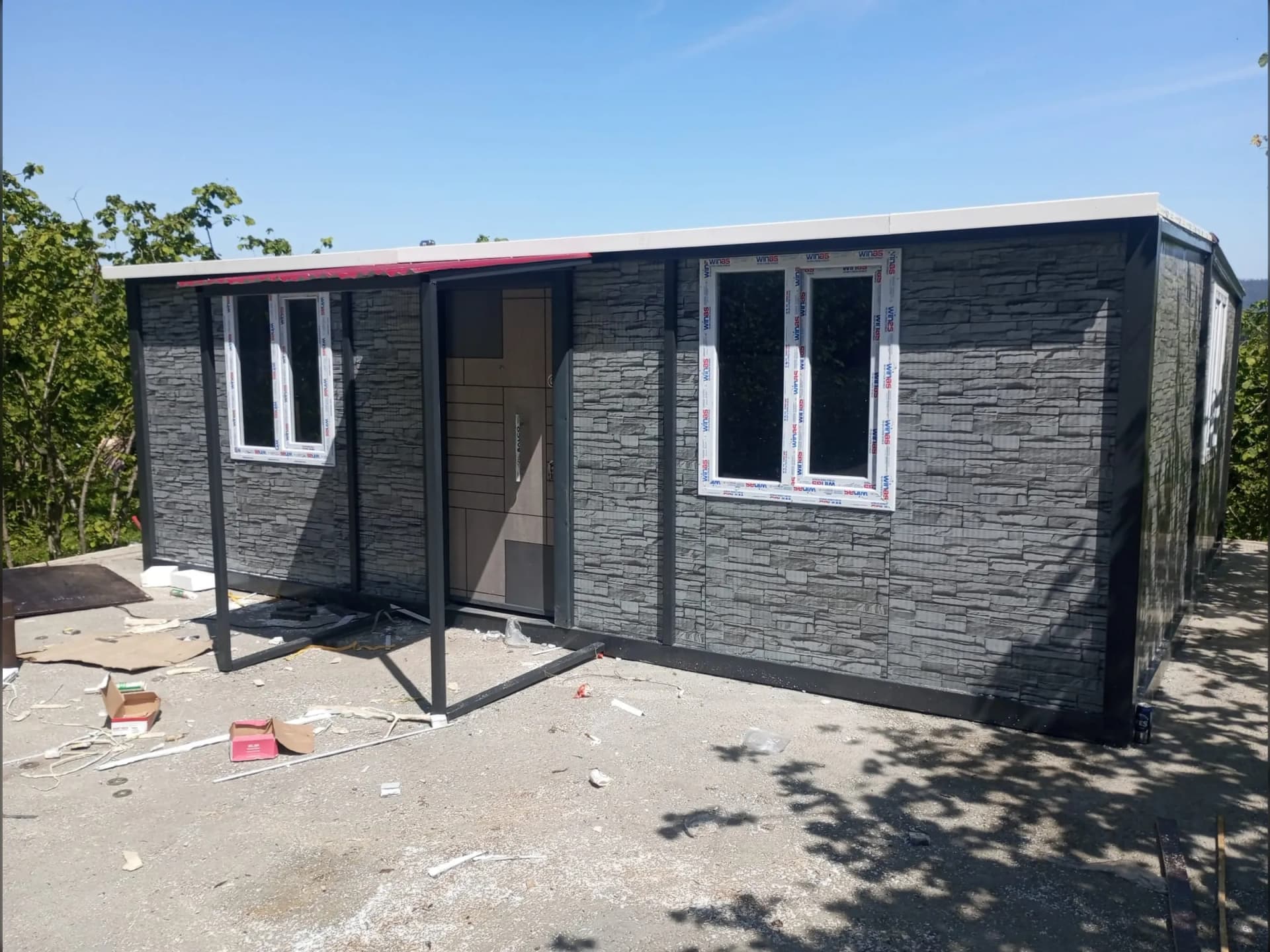 42 m2 birleşim konteyner ev gri taş desen dış görünüm