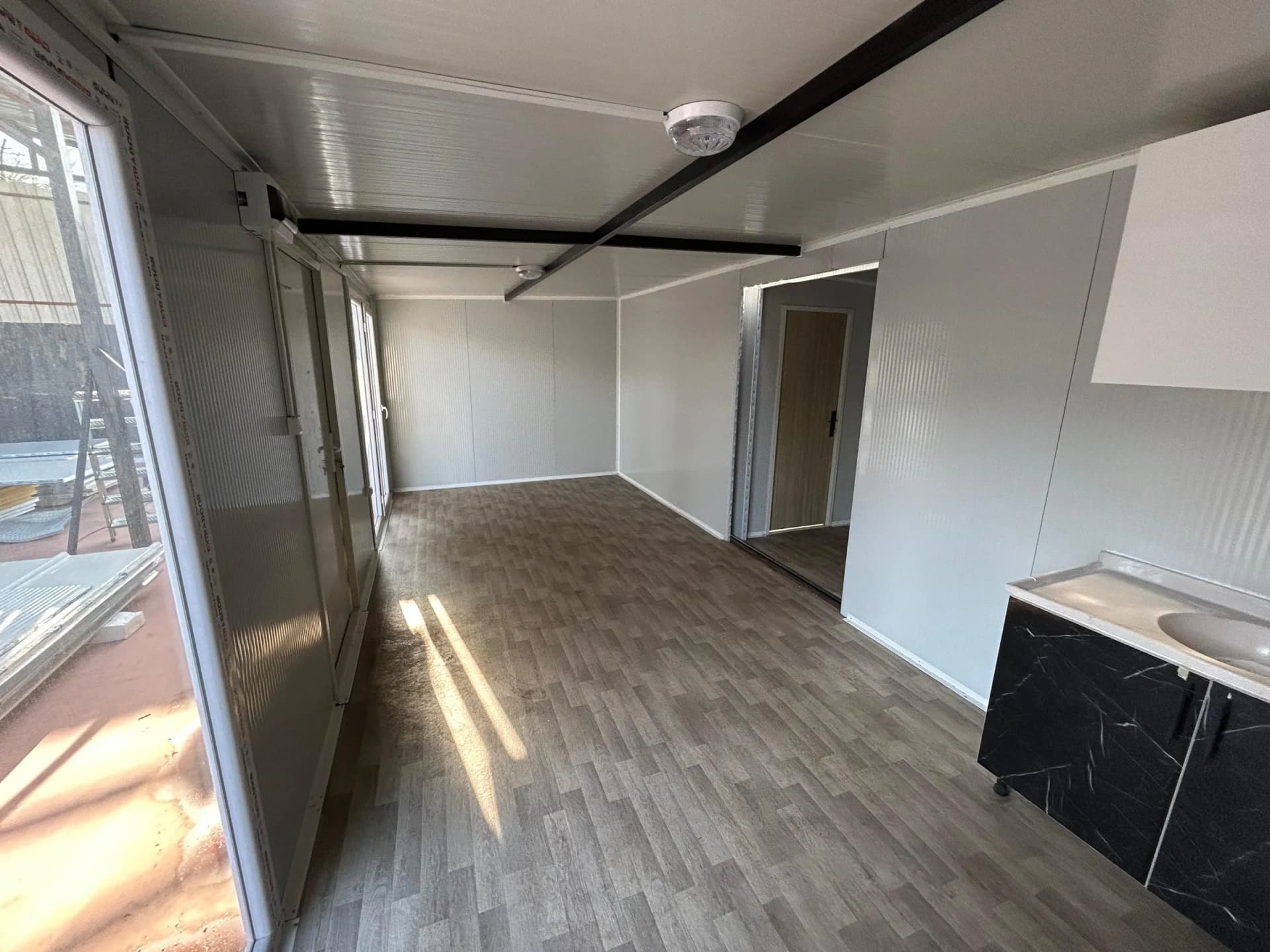 modern çelik ev iç koridor ve açık plan tasarım