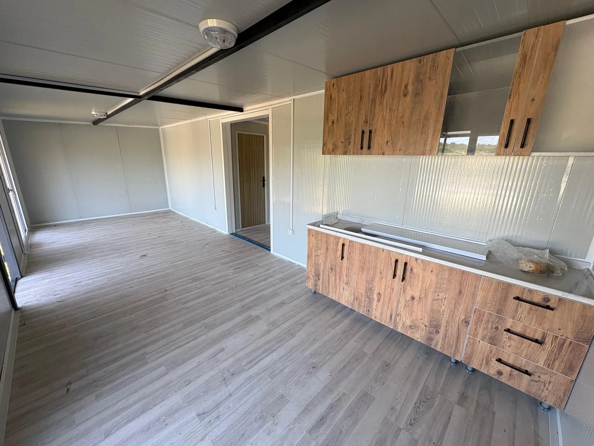 42m² Ev + 14m² Verandalı 56m² Gri Taş Desenli Konteyner Ev · Bilecik Pazaryeri thumbnail 3