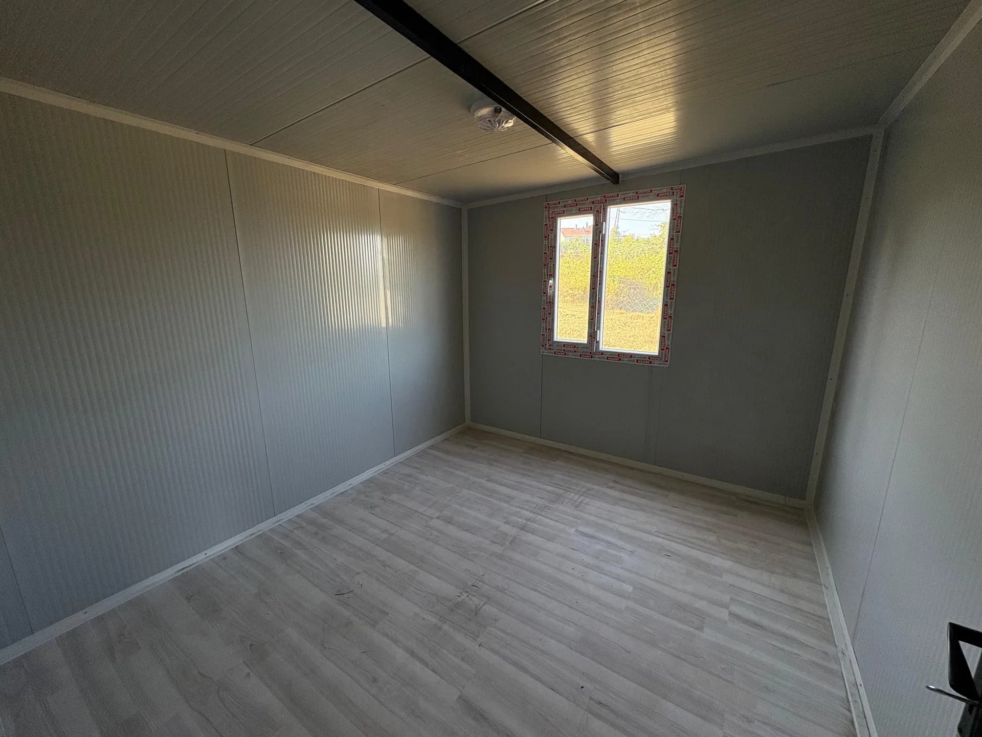 42m² Ev + 14m² Verandalı 56m² Gri Taş Desenli Konteyner Ev · Bilecik Pazaryeri thumbnail 6