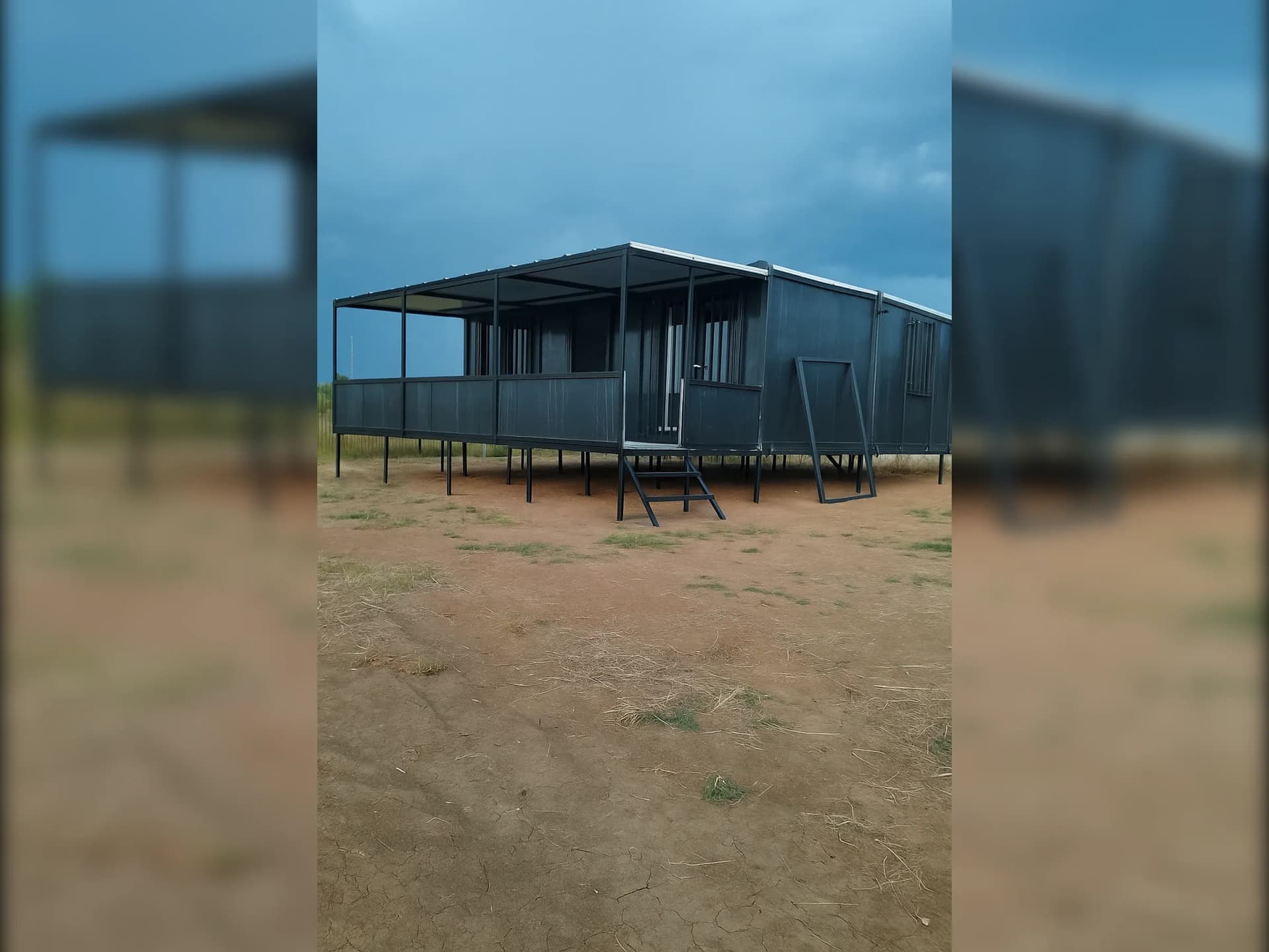 42 m2 konteyner ev 18 m2 veranda full antrasit gri dış görünüm
