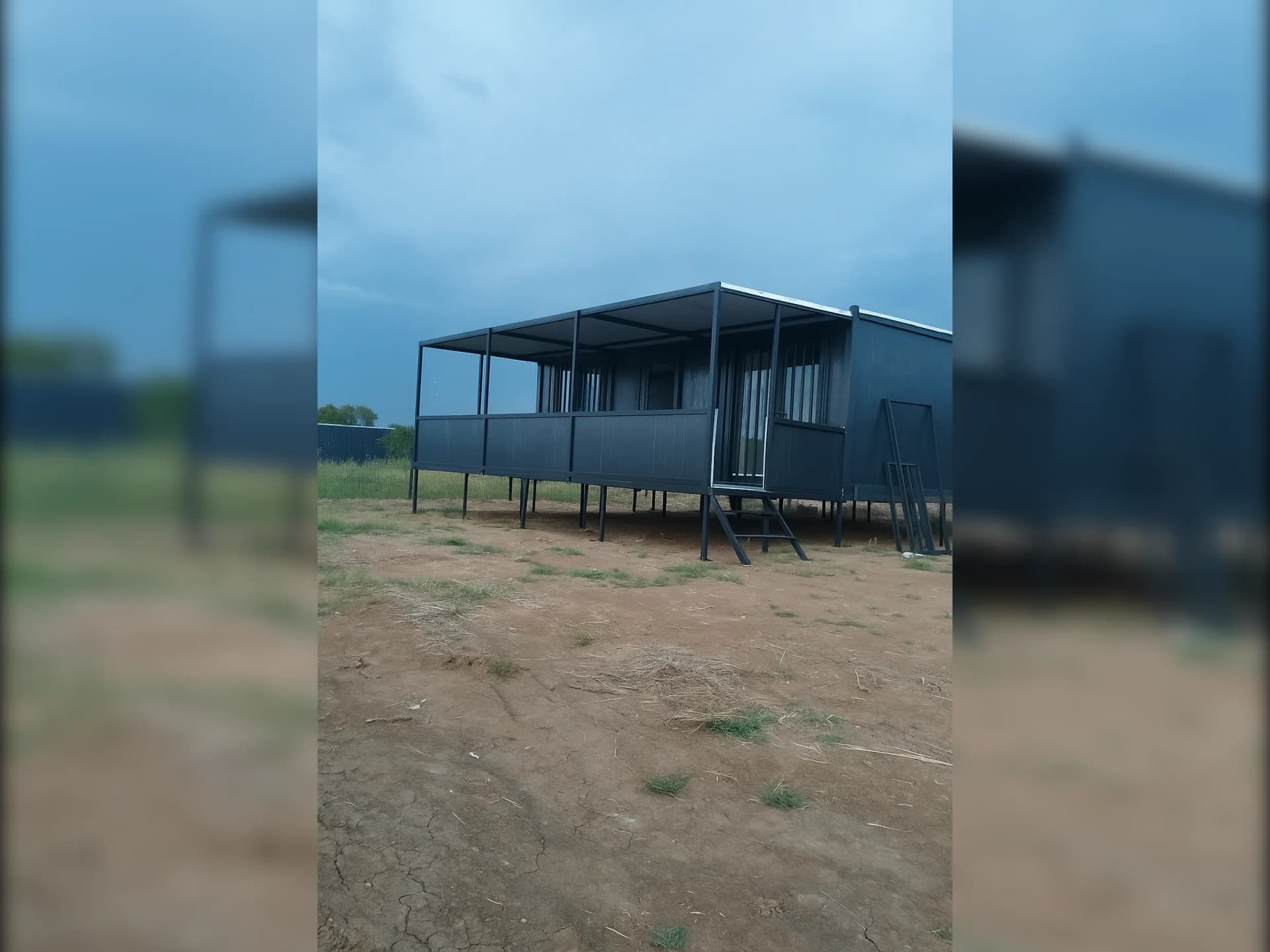 modern konteyner ev veranda alanı geniş cephe görünüm