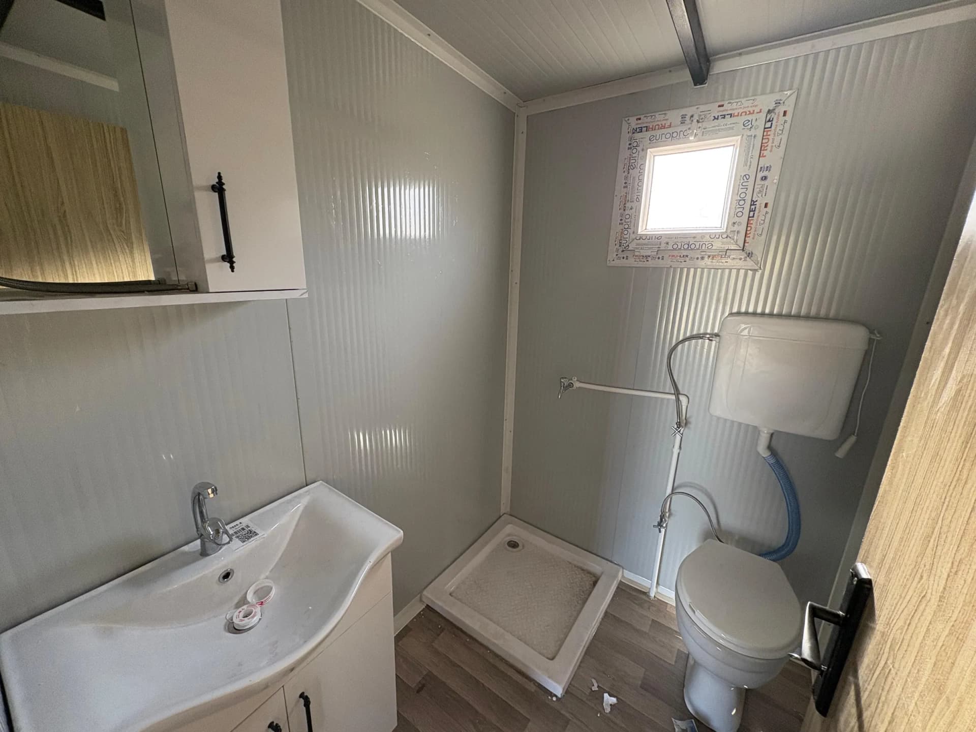 konteyner ev banyo wc alanı modern tasarım