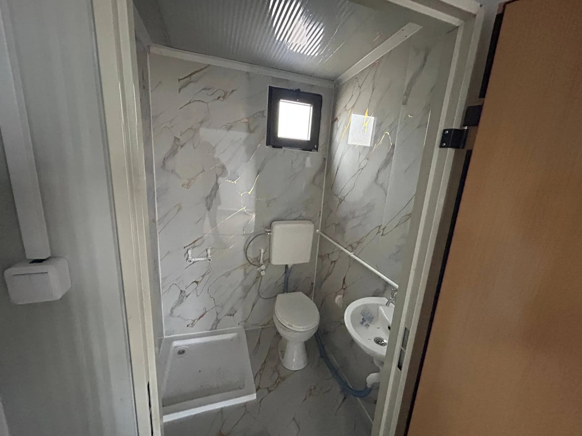 konteyner ev banyo wc alanı modern tasarım