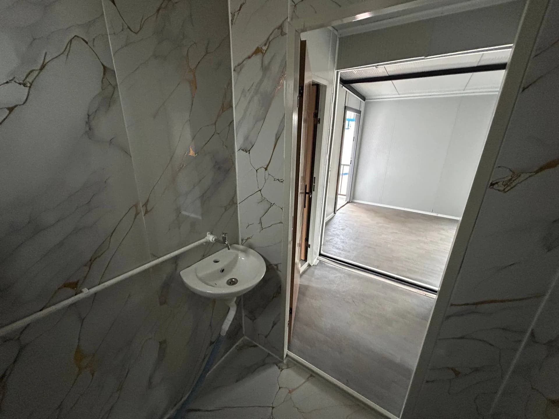konteyner ev banyo genel görünüm modern yapı