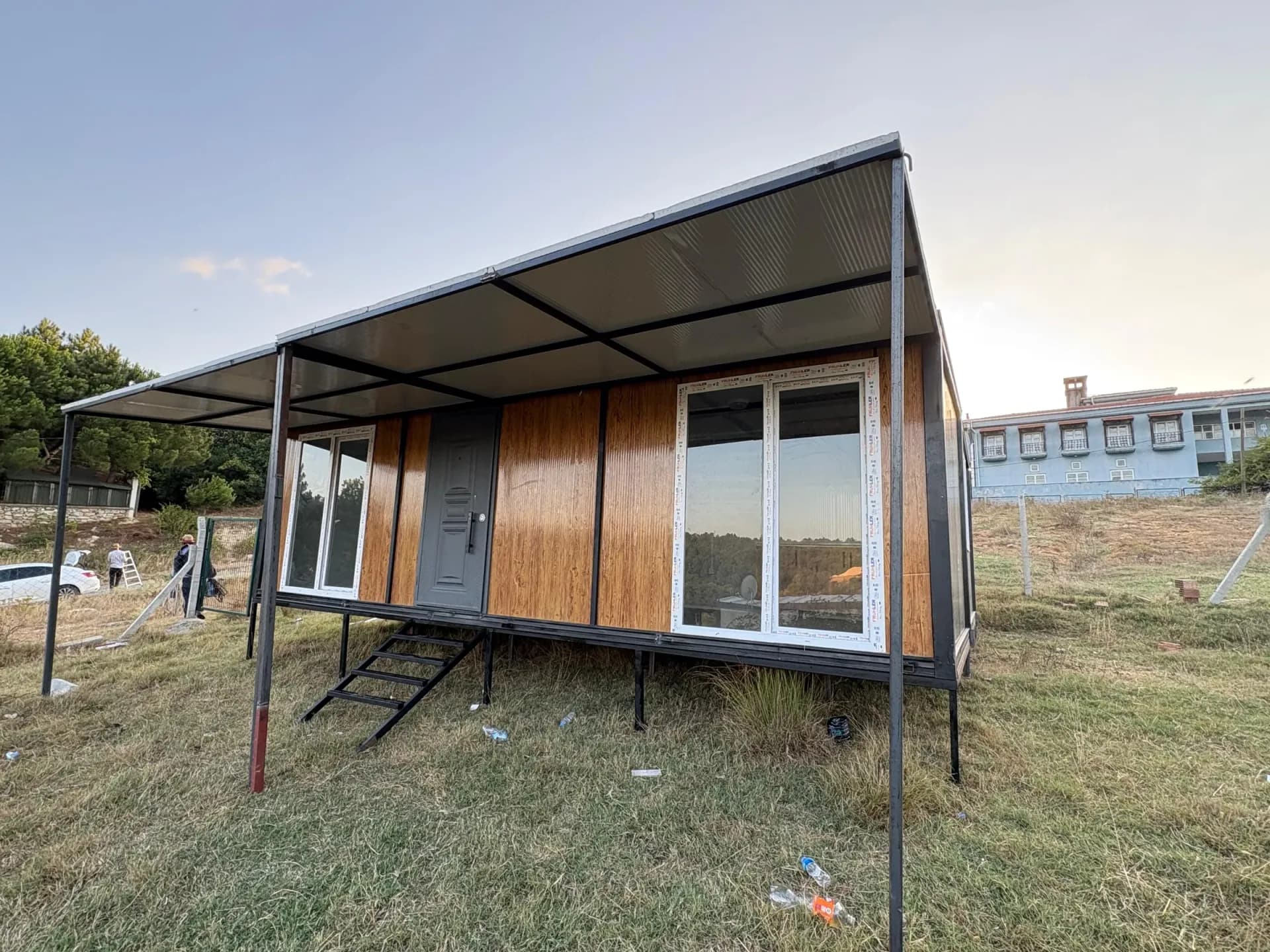 48 m2 konteyner ev 8 m2 sundurma dış görünüm