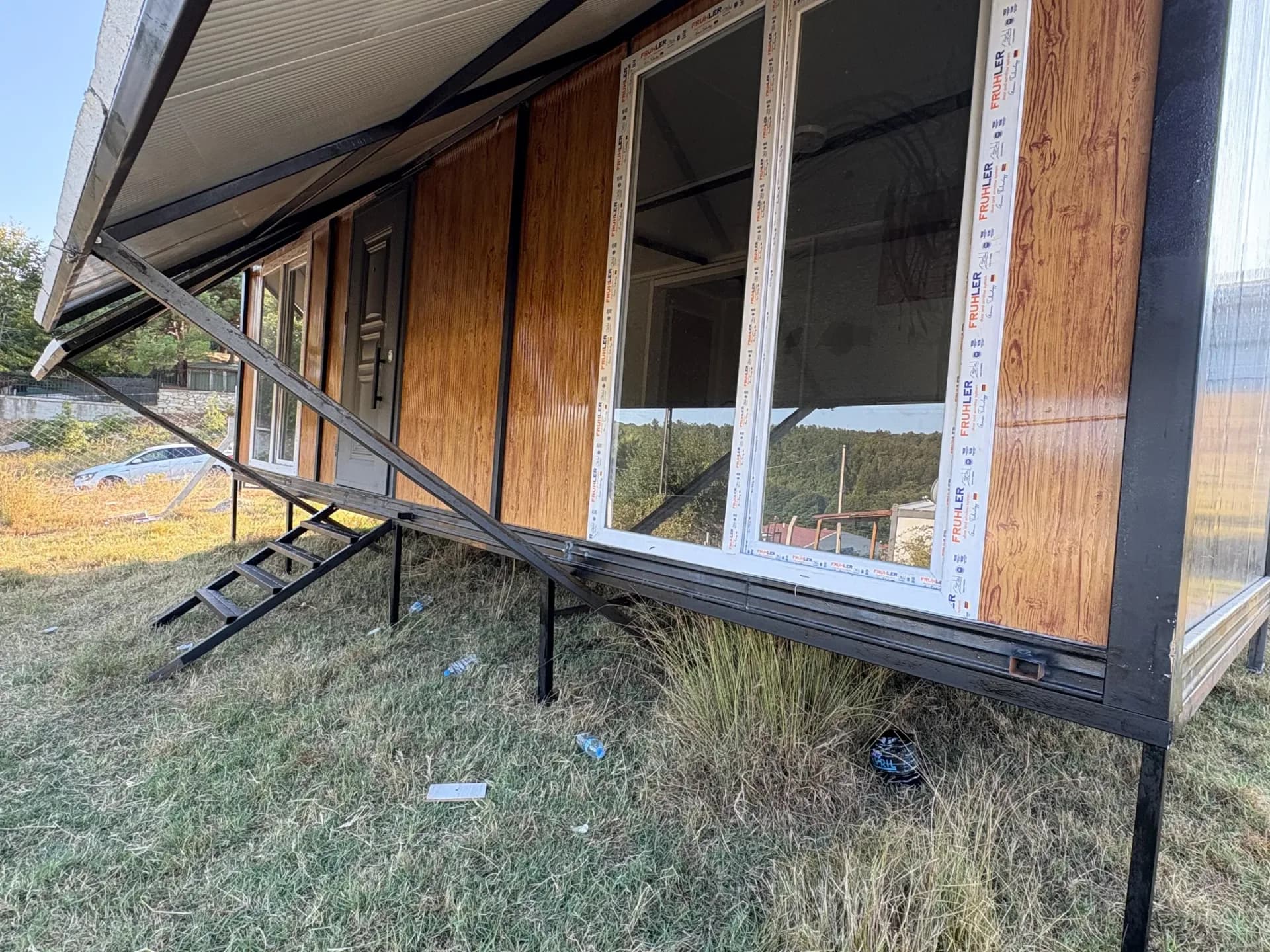 48m2 konteyner ev 8m2 sundurma ahşap kaplama dış cephe detay