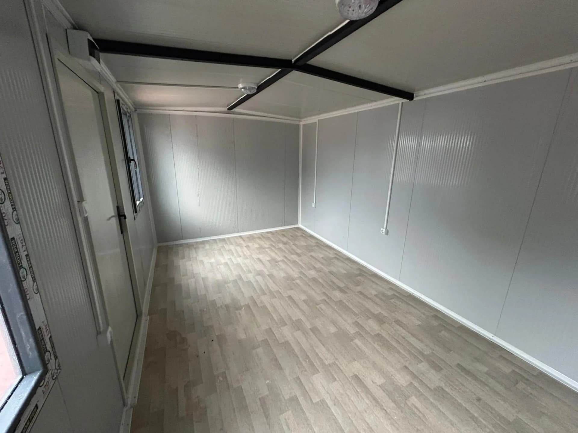 konteyner ofis ev iç oda modern tasarım