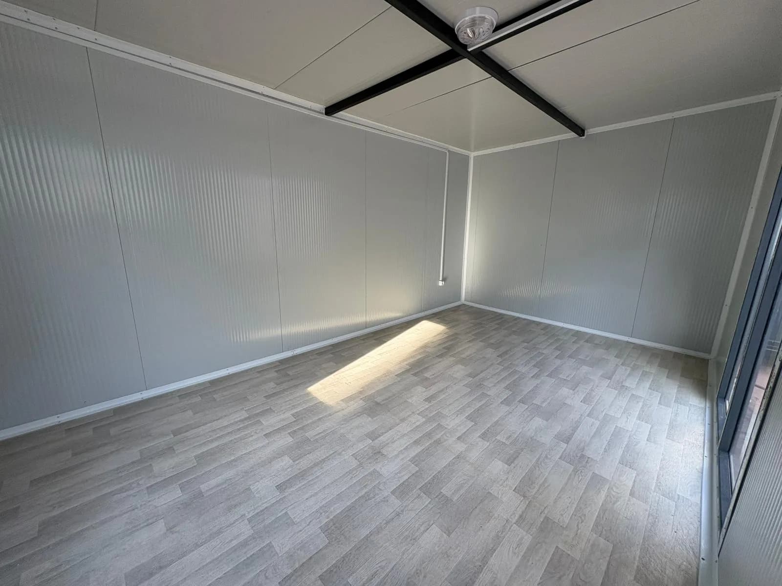 5x3m 15m² Antrasit Gri Tek Eğim Çatılı Güvenlik Kabini ve Ofis thumbnail 8