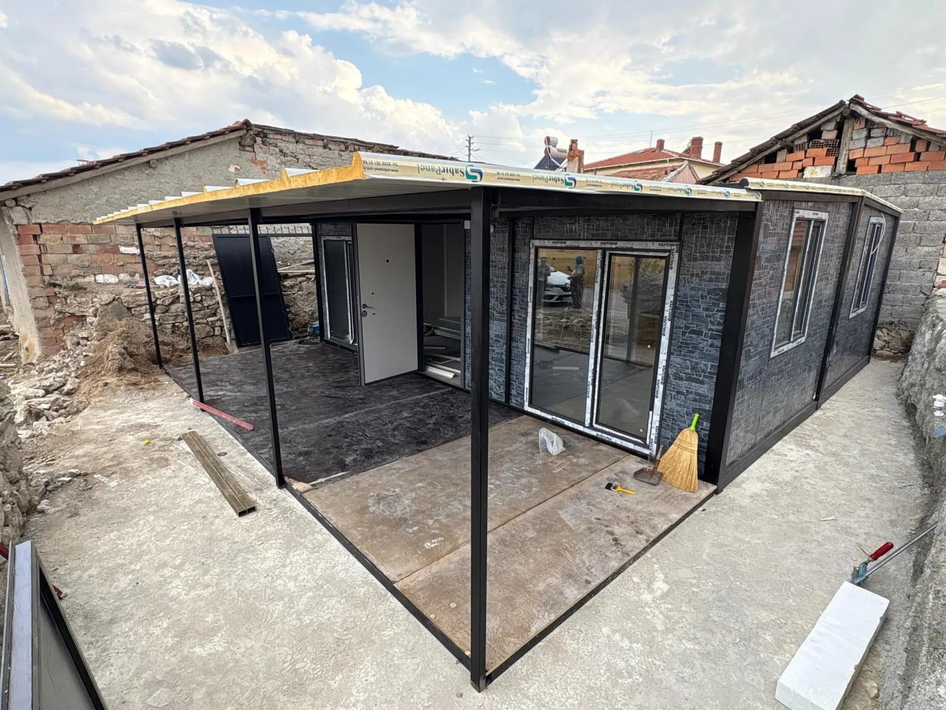 konteyner ev veranda ve dış cephe genel görünüm