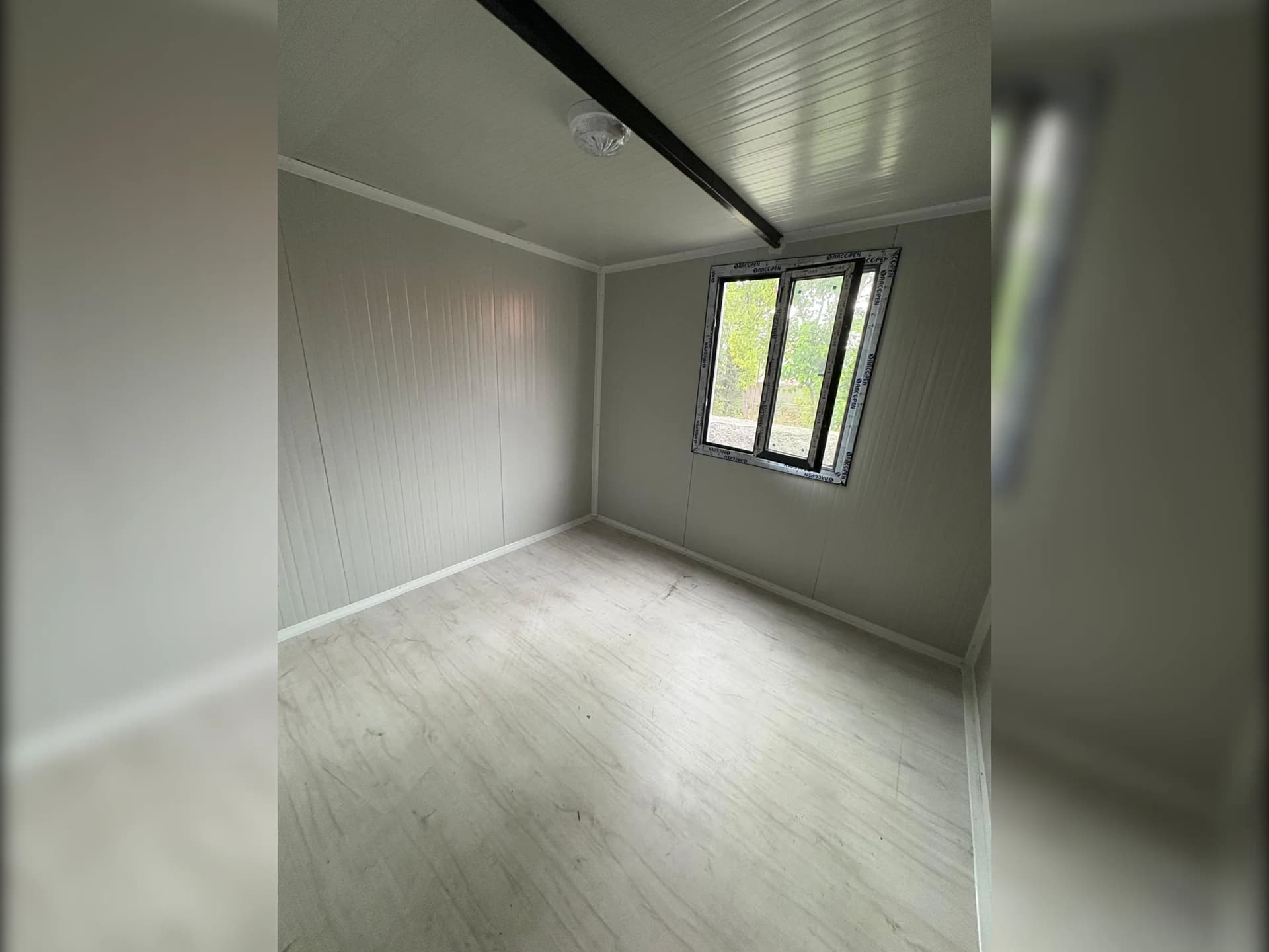 konteyner ev iç oda geniş pencere detay