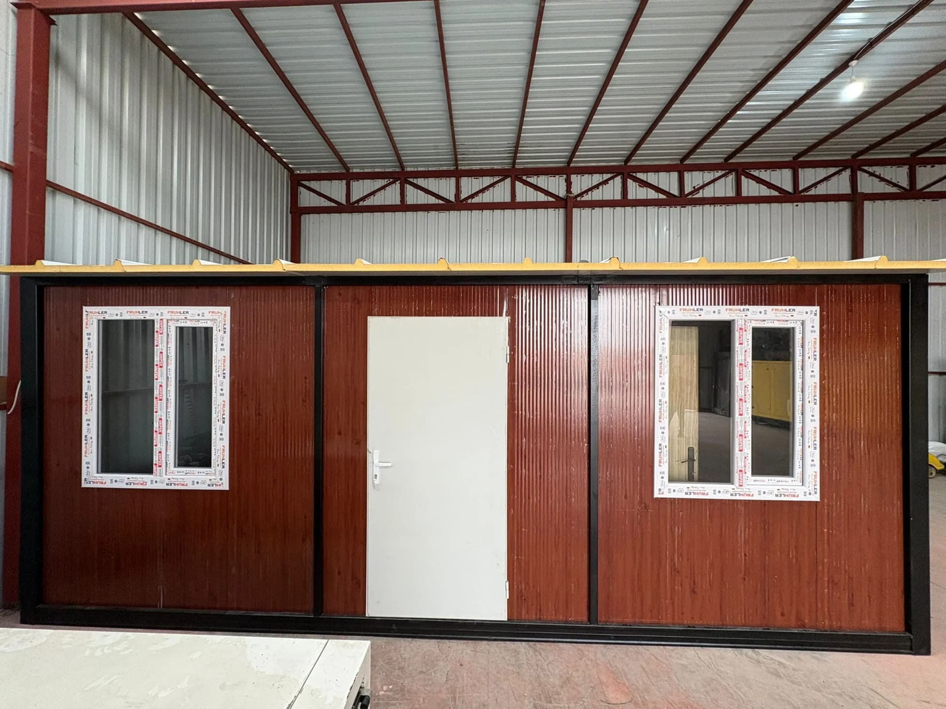 konteyner ofis ön cephe pencere ve kapı detay