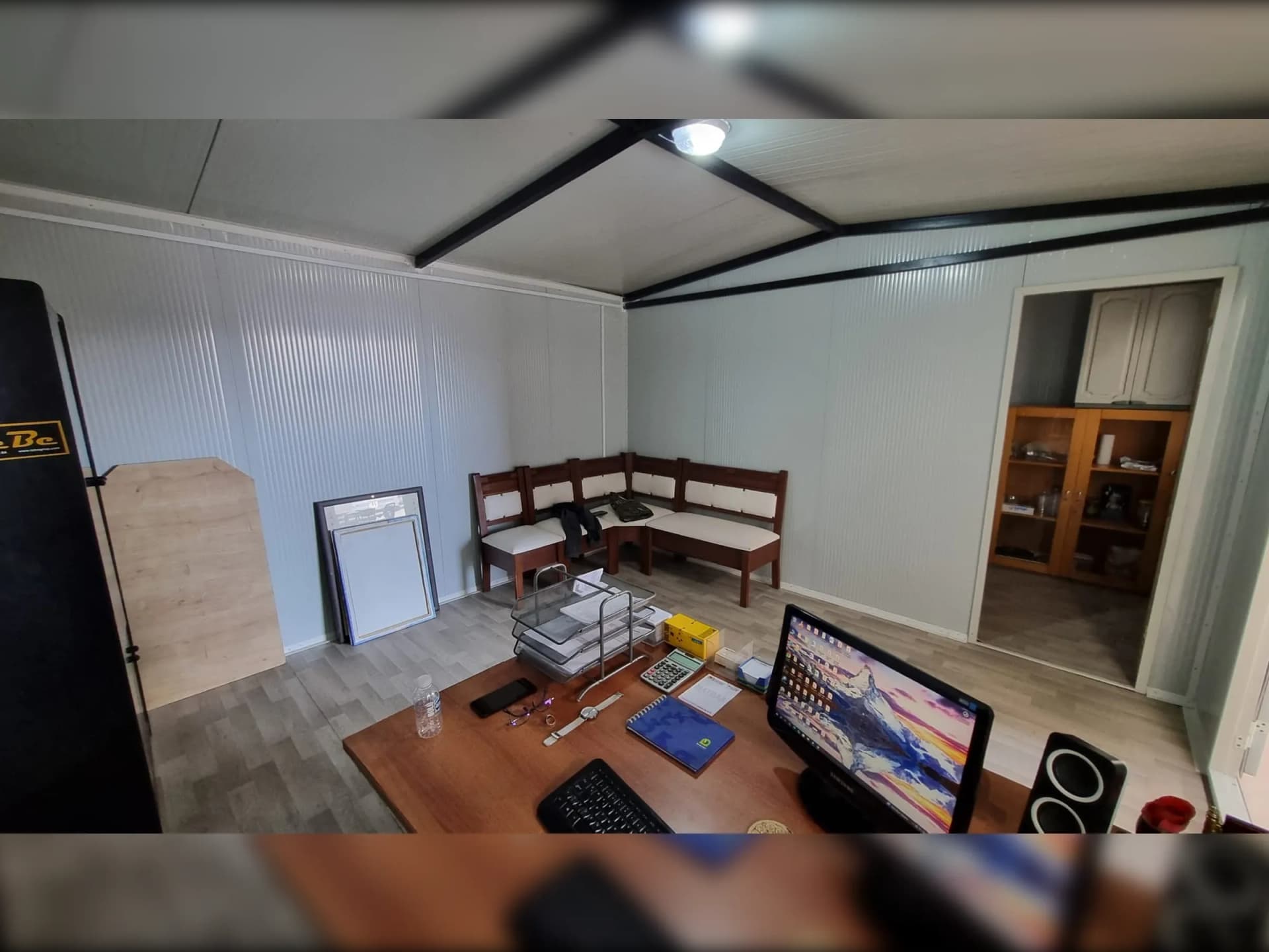 konteyner ofis iç oda toplantı ve çalışma alanı
