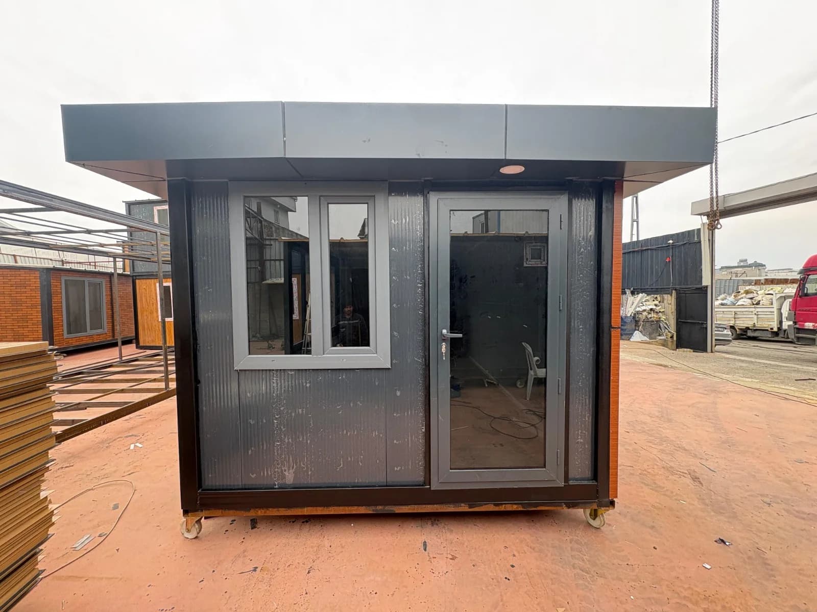 7x3 Ön Cephe Full Kompozit Prefabrik Konteyner
