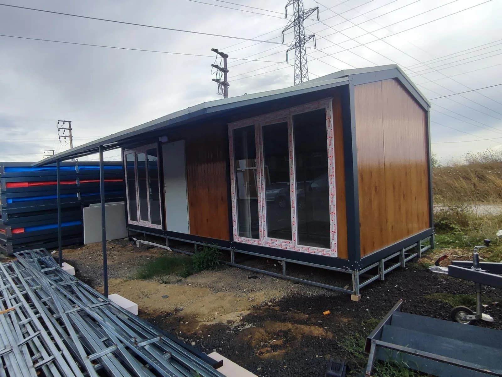 7x3 (21m²) Beşik Çatı Fransız Cam Tipi Konteyner Ofis - İç Mekan ve Donanım Detayı 6