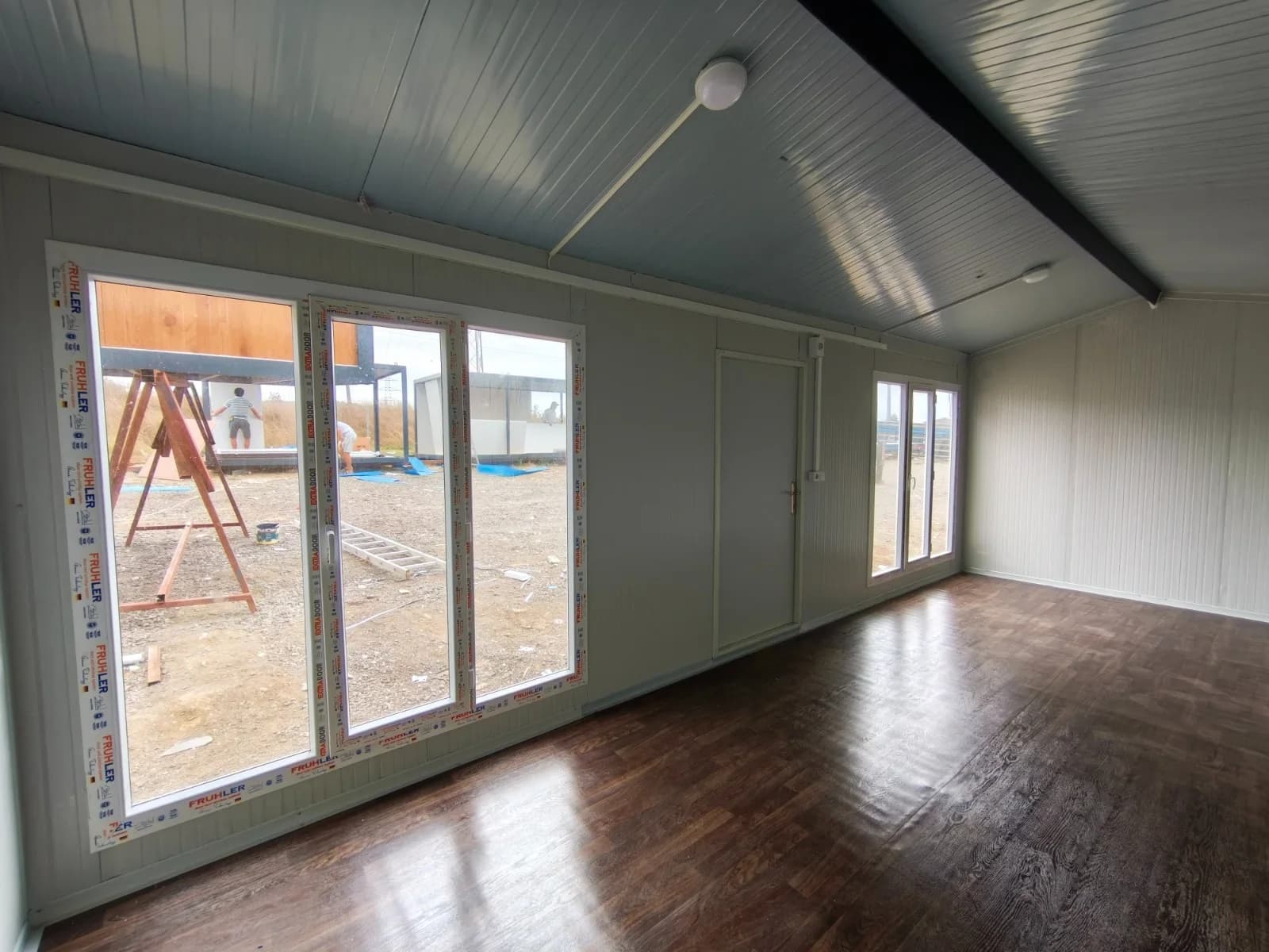 7x3 (21m²) Beşik Çatı Fransız Cam Tipi Konteyner Ofis - İç Mekan ve Donanım Detayı 8