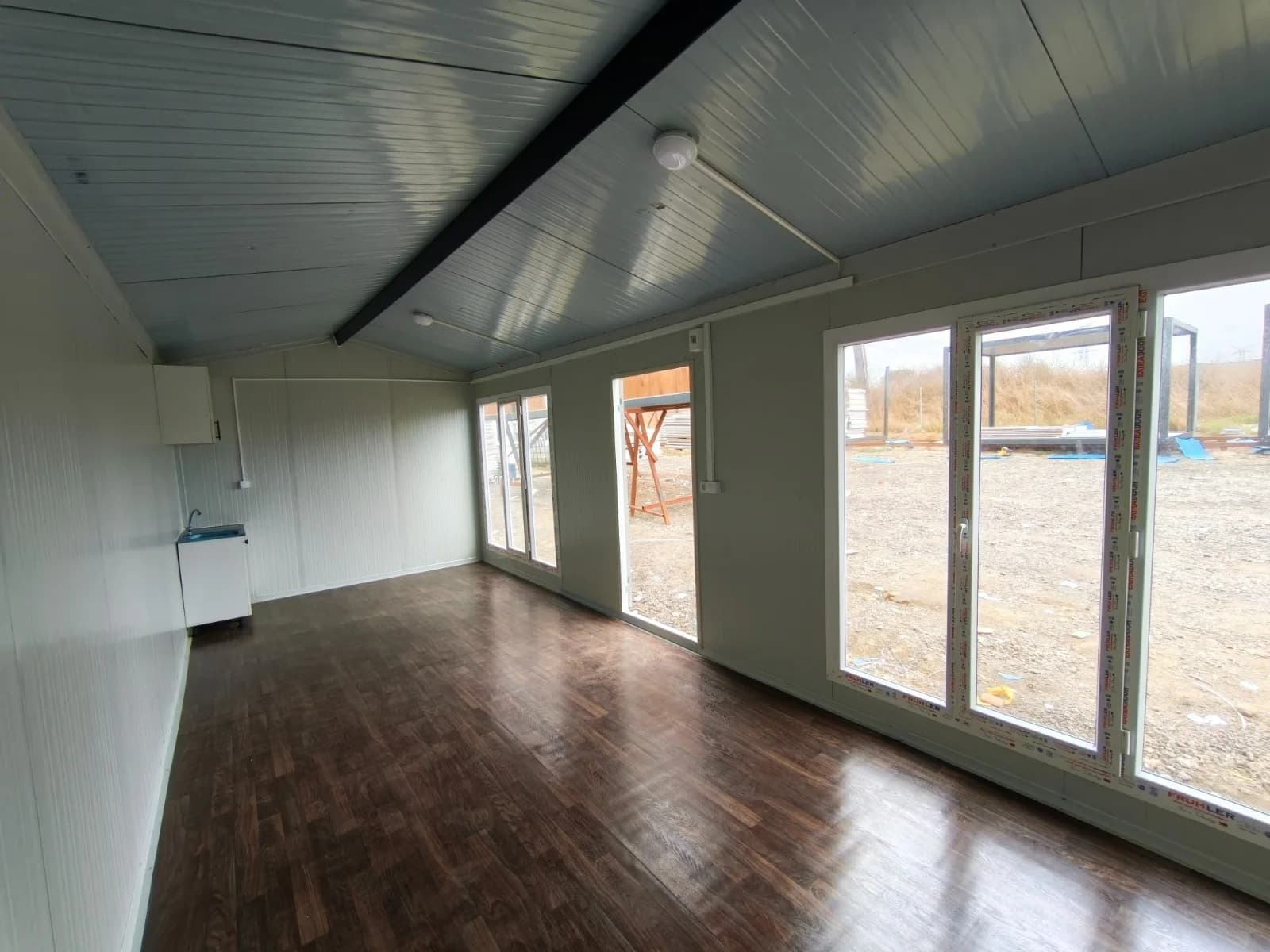 7x3 (21m²) Beşik Çatı Fransız Cam Tipi Konteyner Ofis - İç Mekan ve Donanım Detayı 9