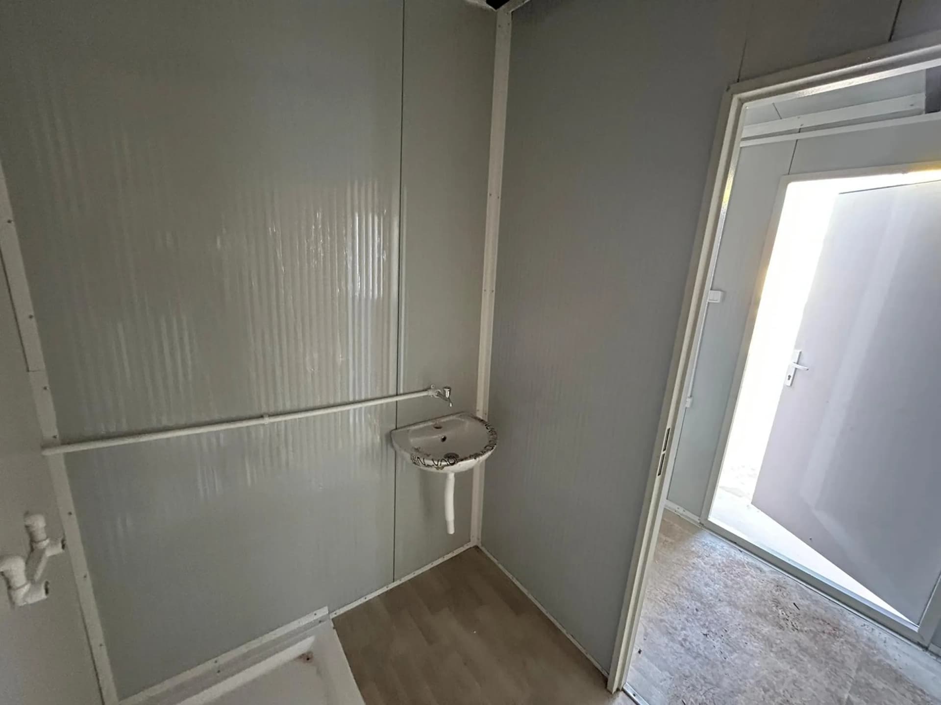 konteyner ev banyo wc alanı modern tasarım