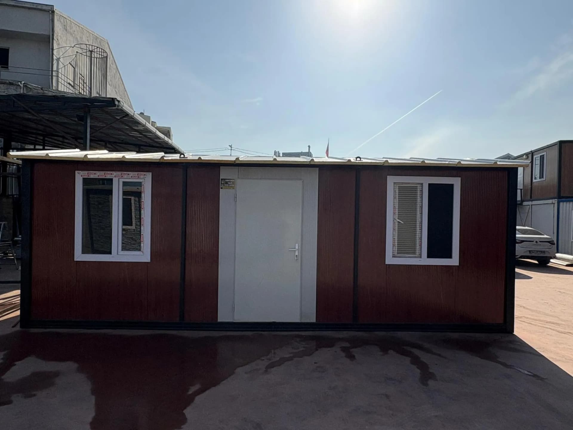konteyner ev köşe cephe modern görünüm