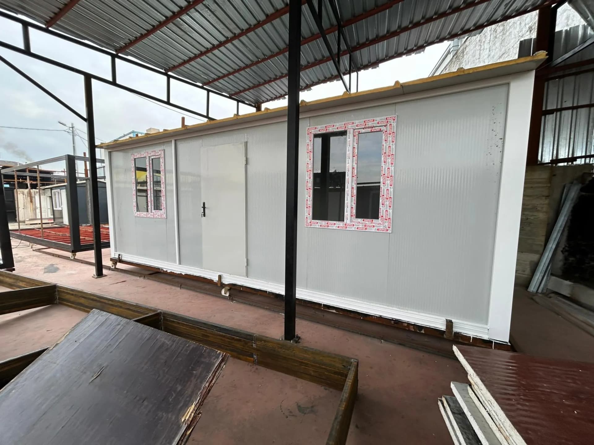 21 m2 konteyner ev yan cephe modern yapı