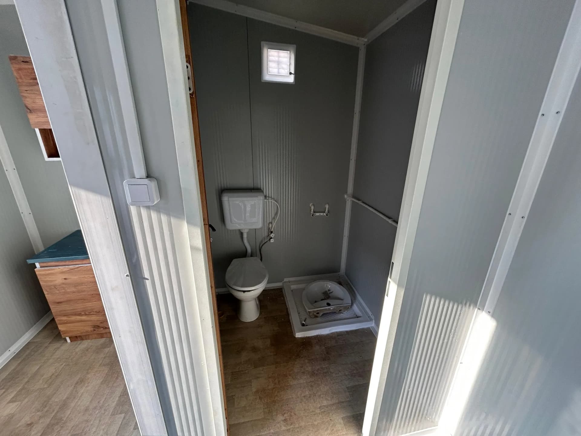konteyner ev banyo wc alanı modern tasarım