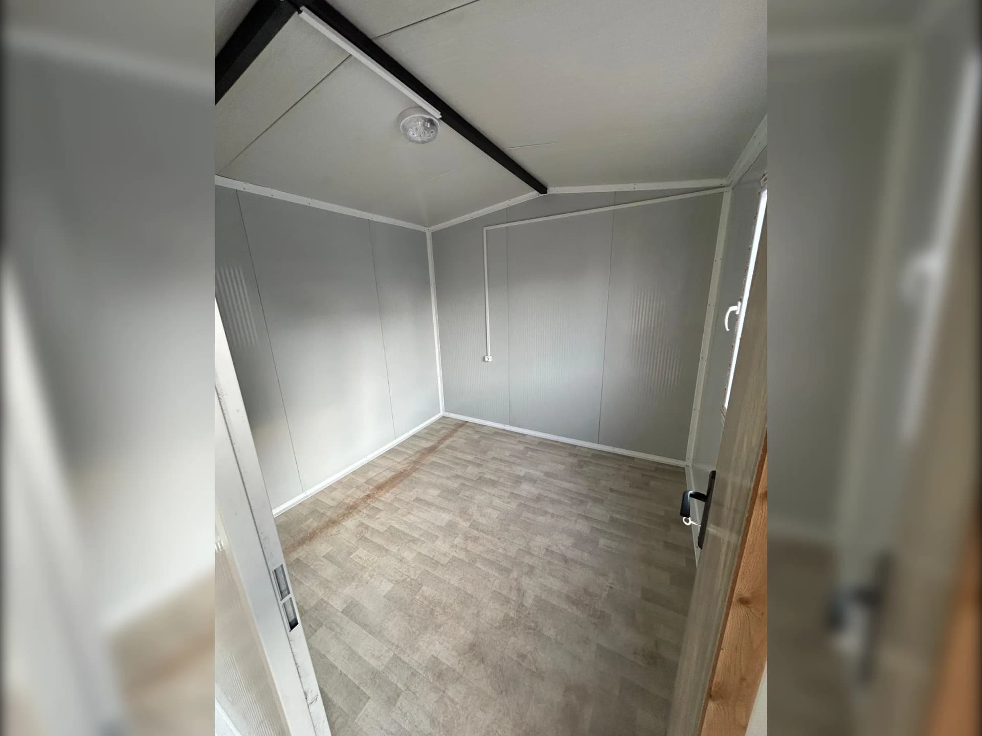 konteyner ev iç mekan aydınlık alan pencere detay