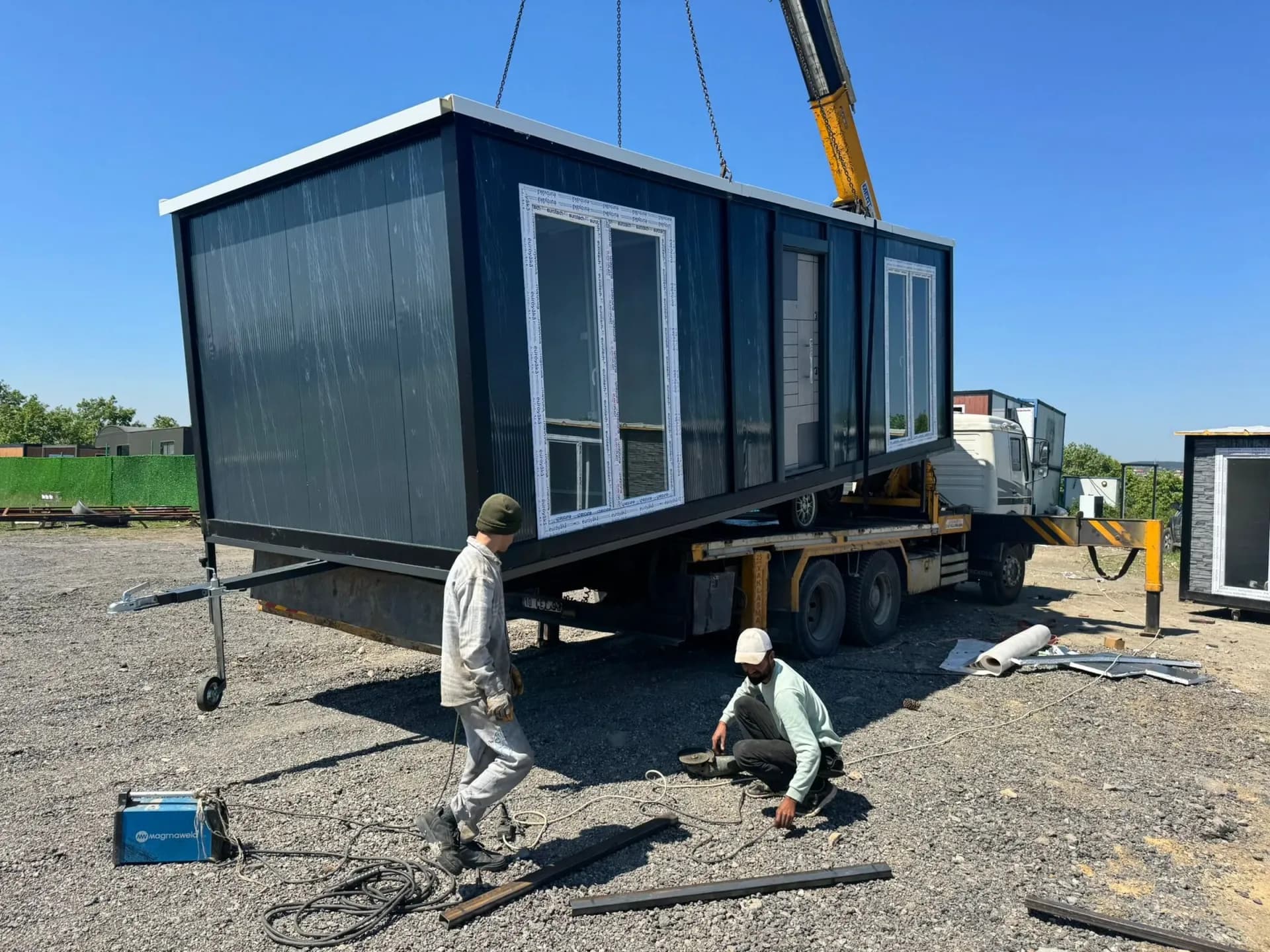 konteyner ev doğa içinde modern dış cephe tasarım