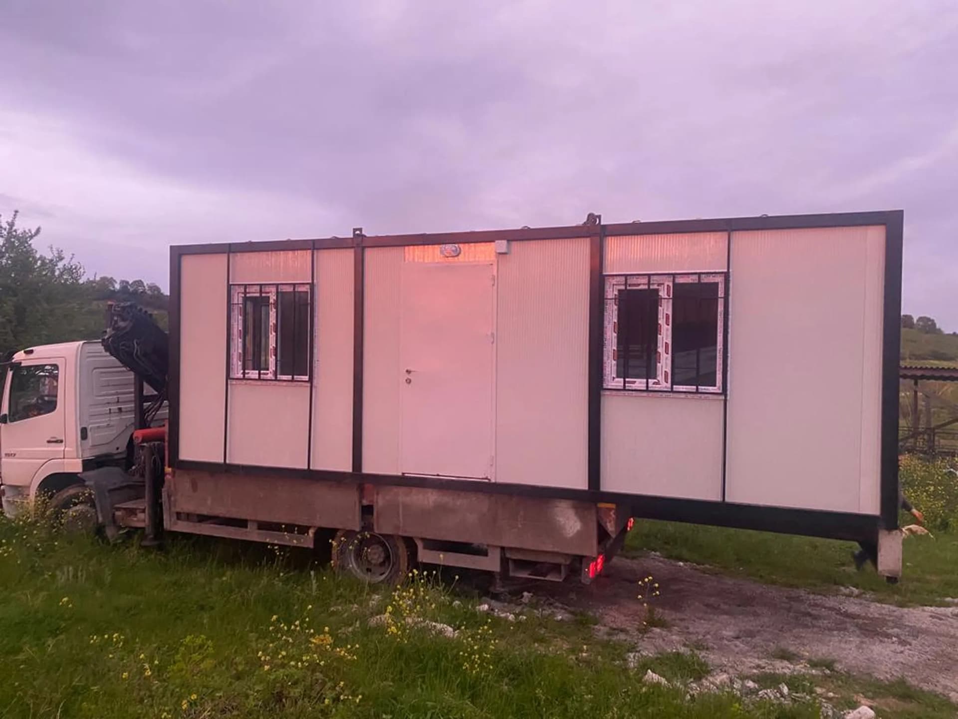 21 m2 konteyner ofis yan cephe taşınabilir yapı