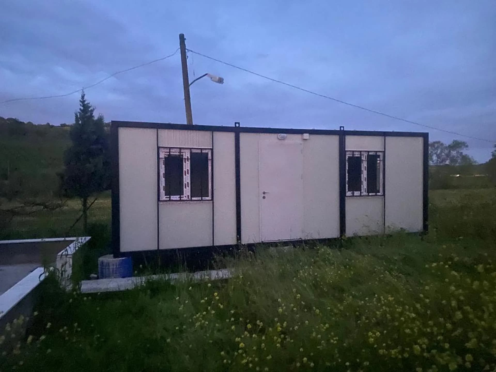 21m2 beyaz konteyner ofis dış görünüm 7x3 şantiye konteyner yapı