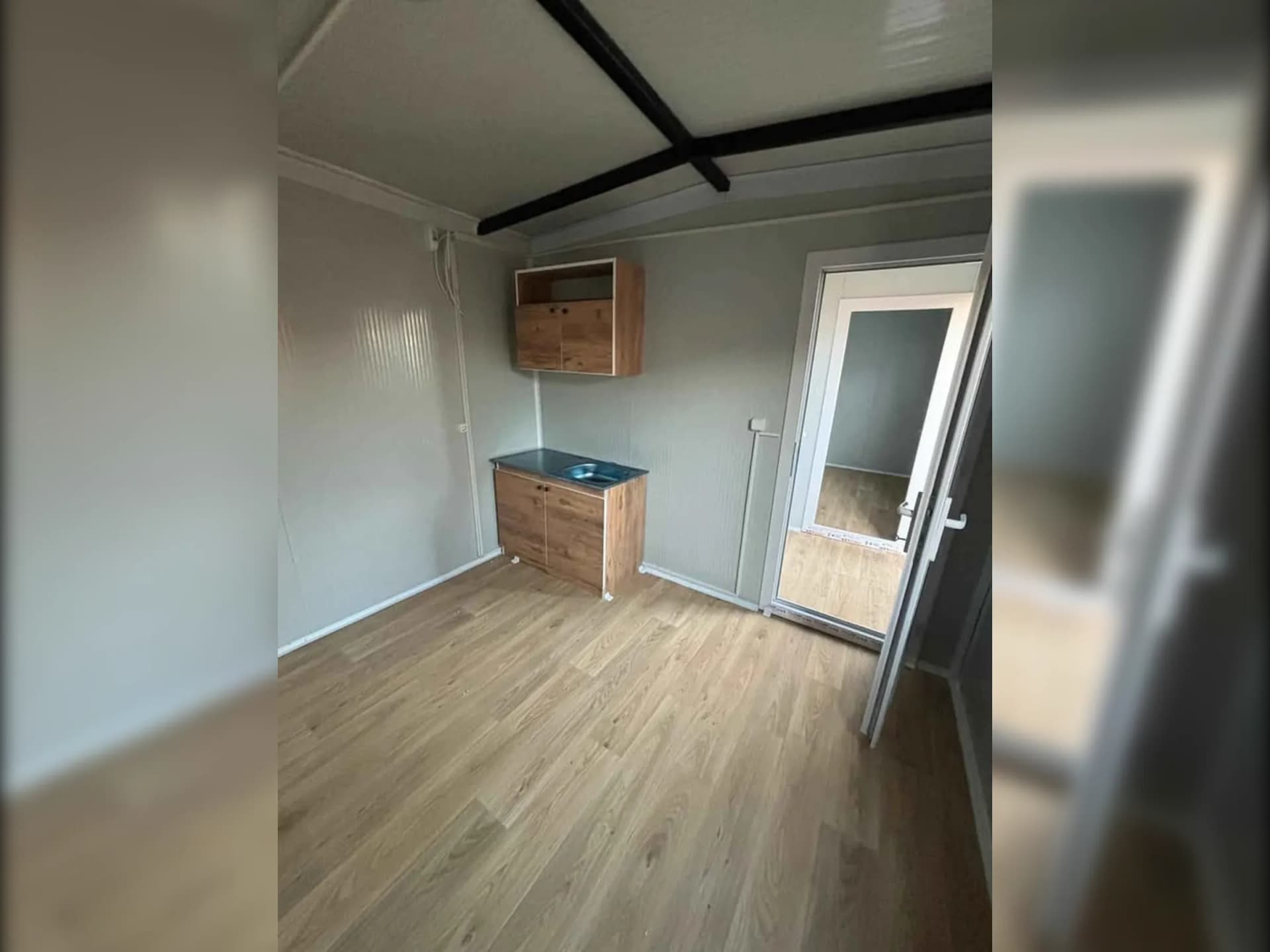 konteyner ev salon alanı geniş ve aydınlık iç mekan