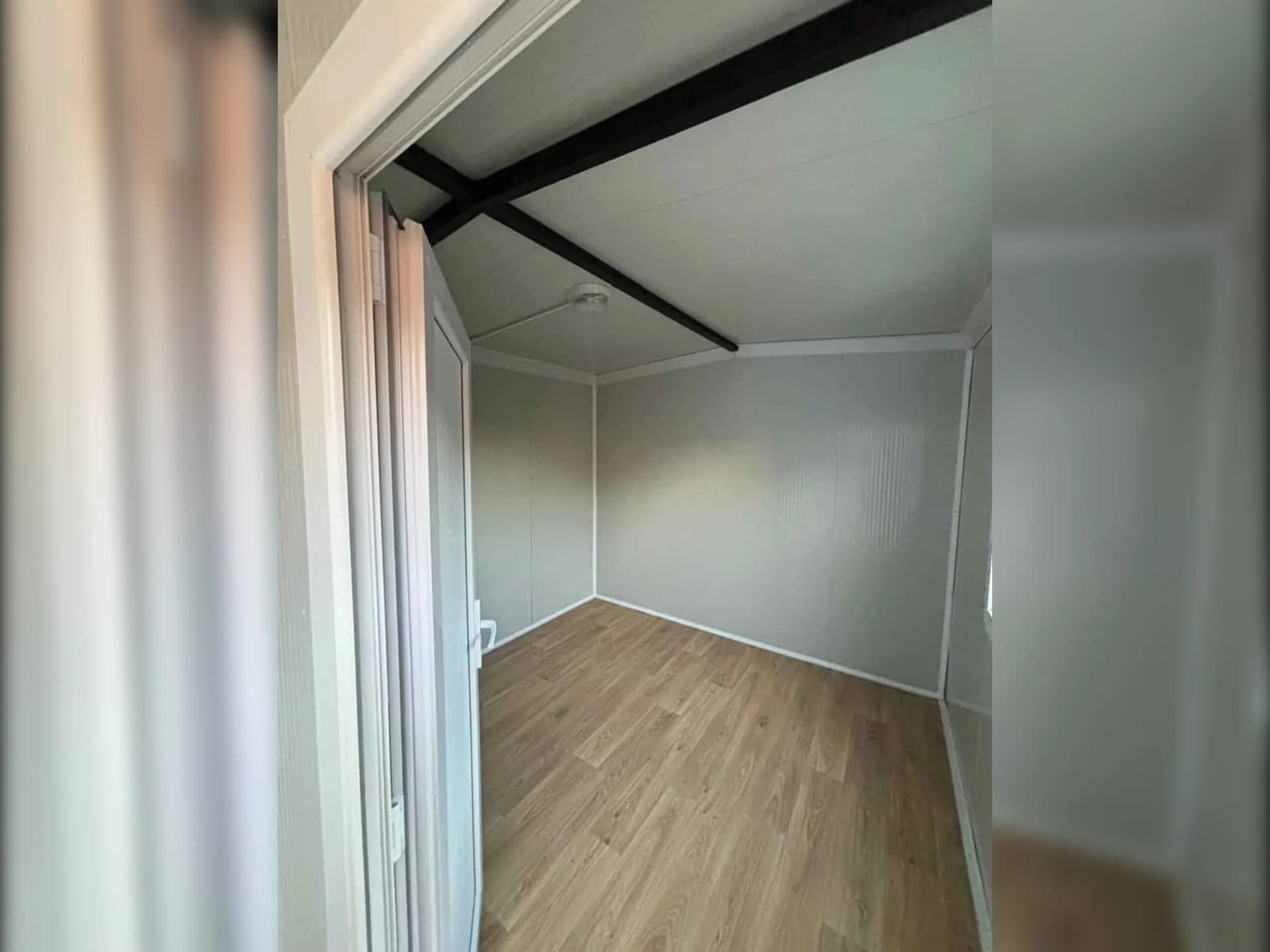 7x3 21m2 konteyner ev 1+1 iç görünüm ortada WC planlı model